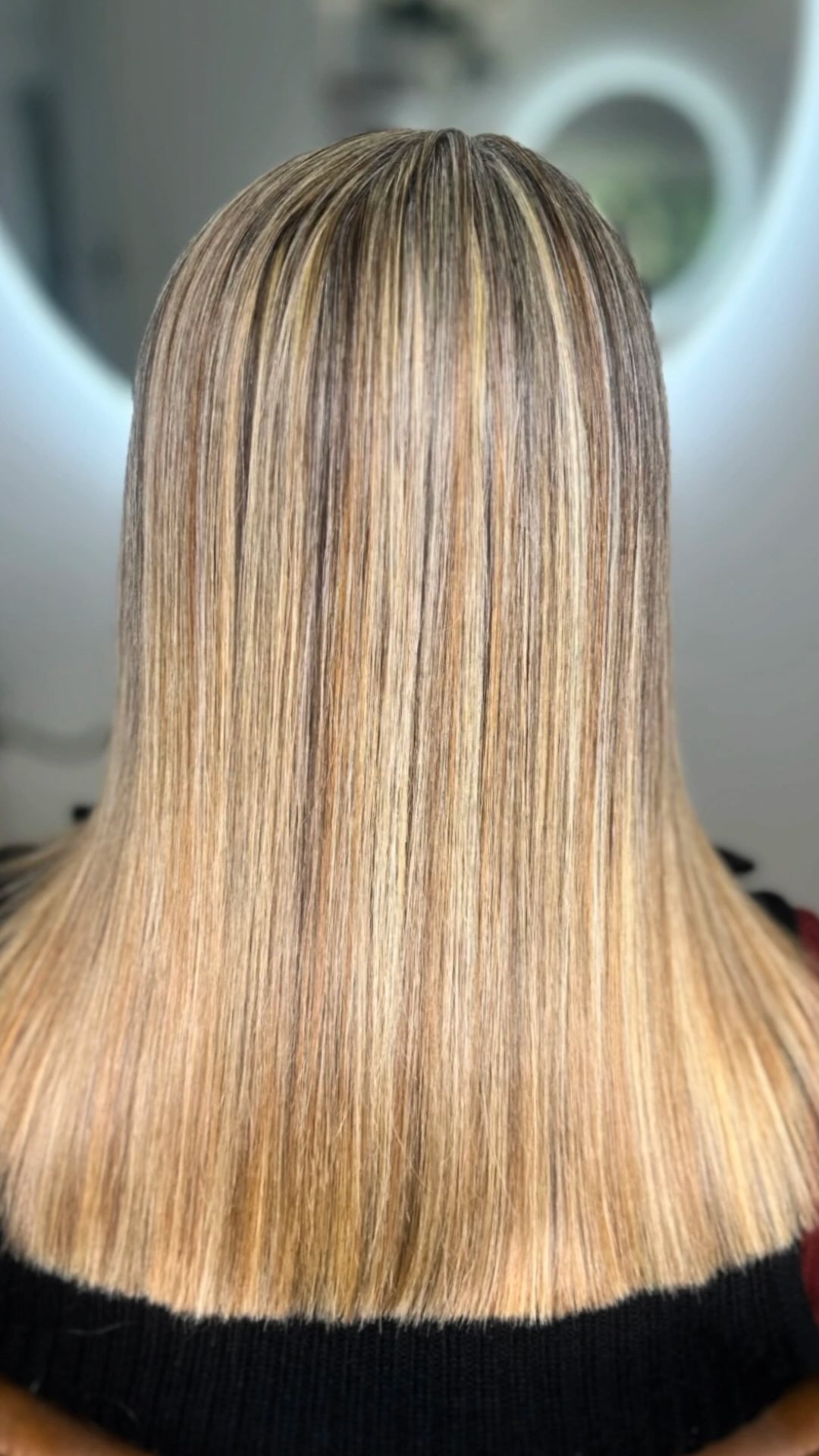 Blonde hair can be more fragile, dry and prone to breakage, but SASH treatments give your locks a boost of hydration, shine and manageability.
Say goodbye to frizz and hello to soft, silky, easy-to-style hair, perfect for keeping your blonde looking flawless all year long.
Book your appointment today 🔗