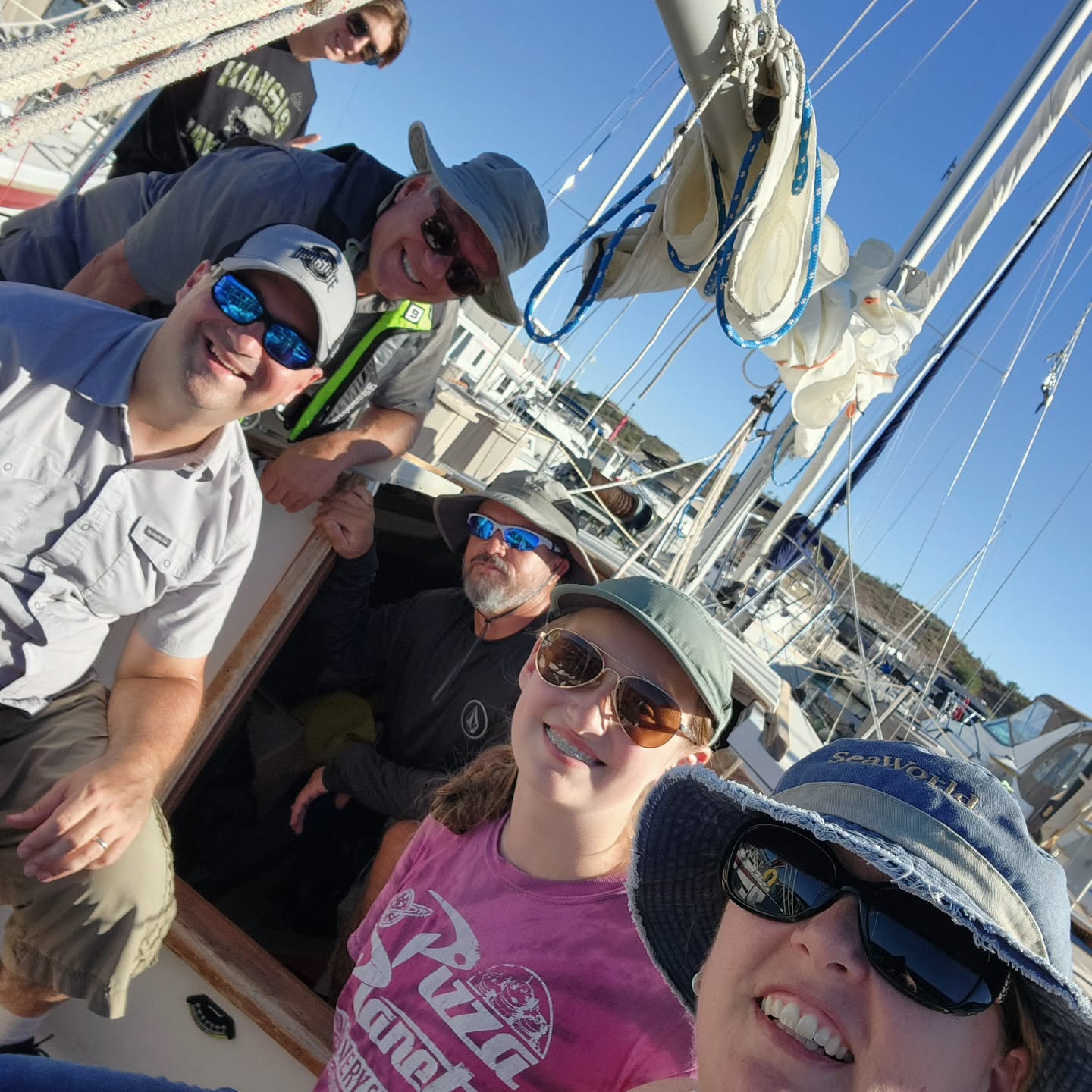 Another great day sailing around the lake. Come out and join us... The weather's great! ⛵💨