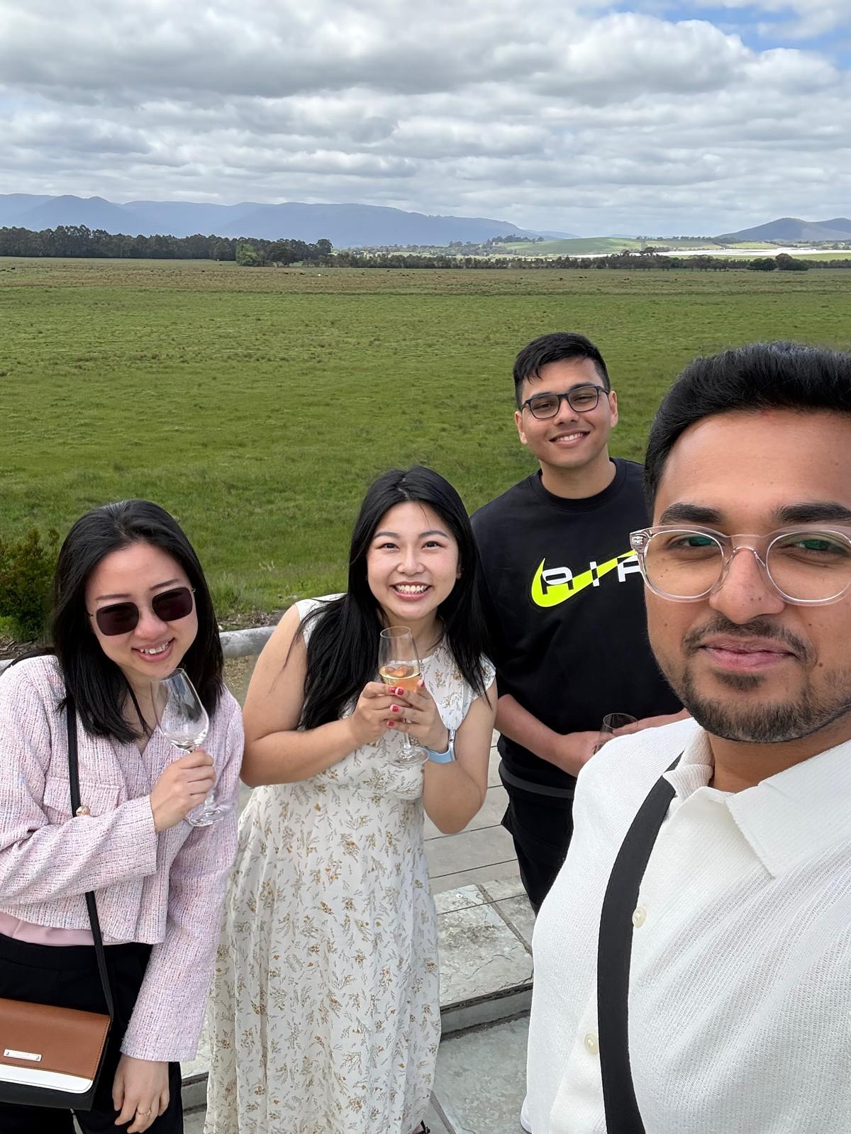 Throwback to the awesome La Marzocco Aussie team I met last year! (Only a fraction of La Marzocco Australia) ⚜️
✨super welcoming and chill!
Swipe ➡️ for photos of me struggling to get off the spinner in a local playground.