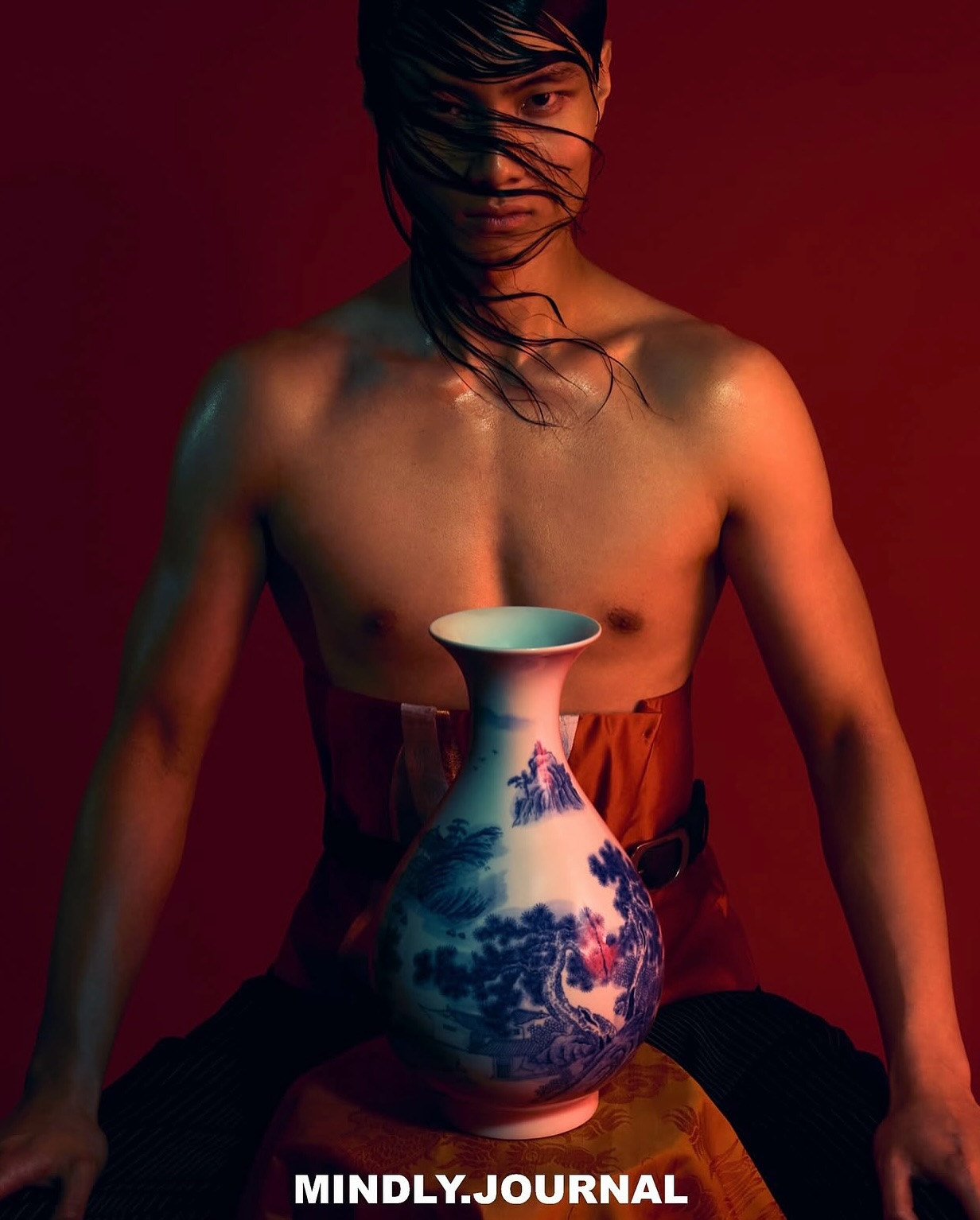 GENE ➕MINDLY JOURNAL
🐉
@iamgenema @mindly.journal
Creative Director & Stylist - @the.stylistgenesis
Photographer - @bectang.photography
Makeup - @evehmua
Hair - @vanessabarney
Set design - @haydenalexanderwong
Studio - @kapcollective