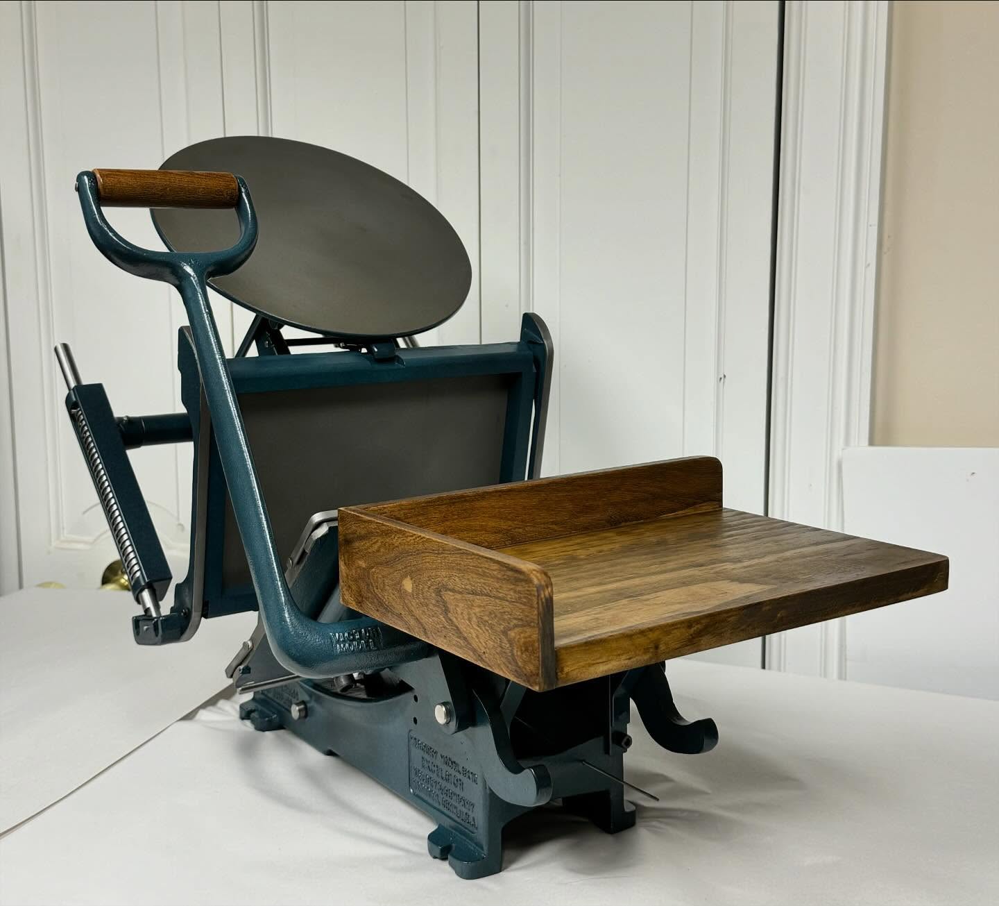 We’re ready to crate and ship this reconditioned 6x10 Kelsey side lever platen press off to its new home. We’re really loving the color choice of this one - Hassan Granite. Looking forward to seeing all of the new things it will print in the future. Stay tuned for lots of other fun projects we have been working on but forgetting to post. #starkpressco #printnj #pinklinepress #letterpress #printingpress #printing #print #printer #platenpress #kelseypress #preservationthroughproduction #typehigh #pressmechanic #printmaking #woodtype #leadtype #typesetting