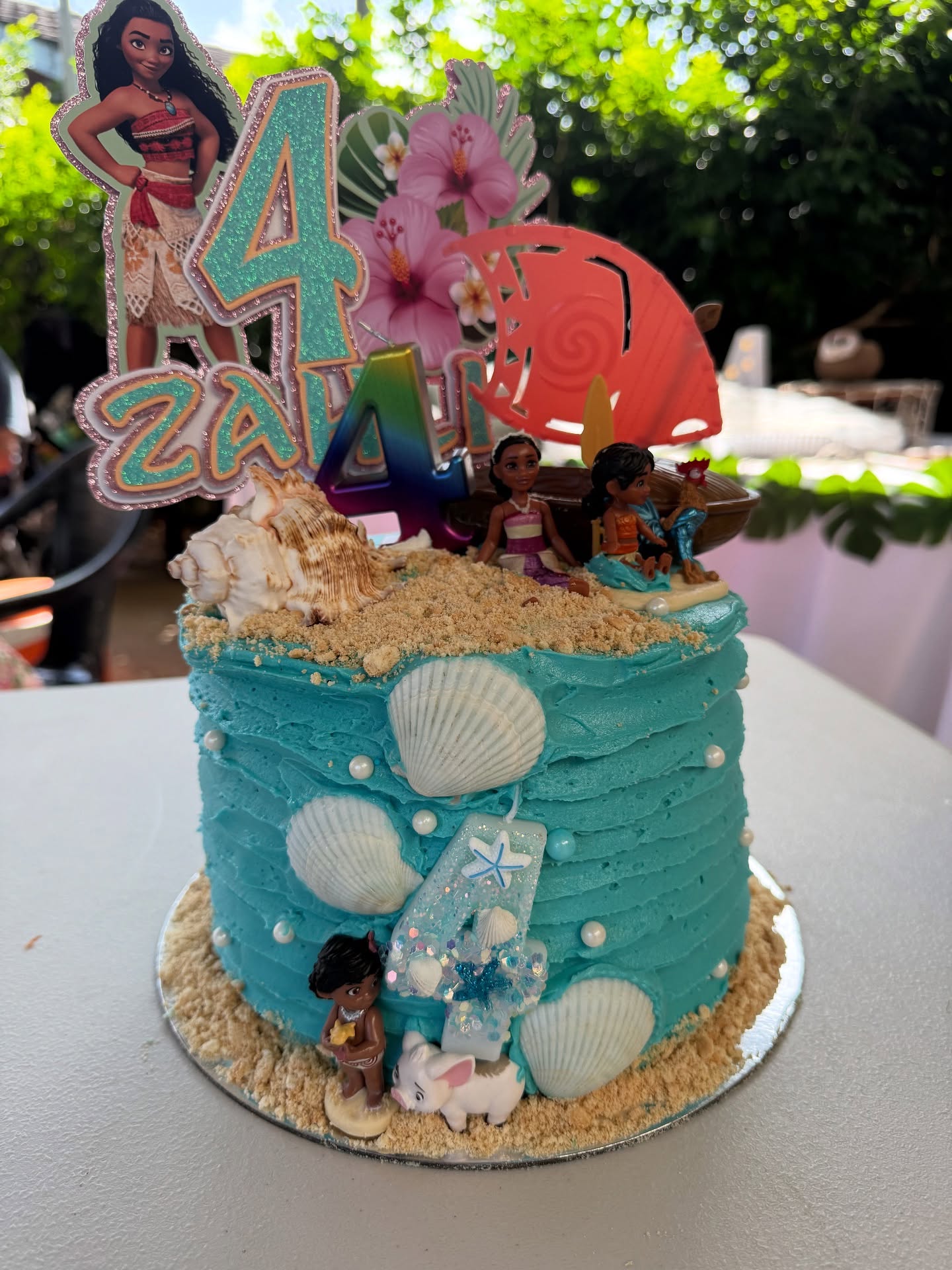 Still can’t get over how special this cake was to make for my beautiful niece’s 4th birthday! 💖🌊
She requested a Moana cake, and we went all out — chocolate mud cake, layers of rich ganache and whipped cream, coloured buttercream frosting, cookie sand, pearl sprinkles, and of course Moana with her family and pets by her side 🏝️✨
The gorgeous cake topper by @wigglywormcrafts finished it perfectly, but the best part of all? That huge smile from the birthday girl herself 🩷 So honoured to have played a small part in her special day!
#MoanaCake #AuntyLove #BirthdayCake #FamilyMoments #HomeBaker #SweetMemories #WigglyWormCrafts #CakeWithLove