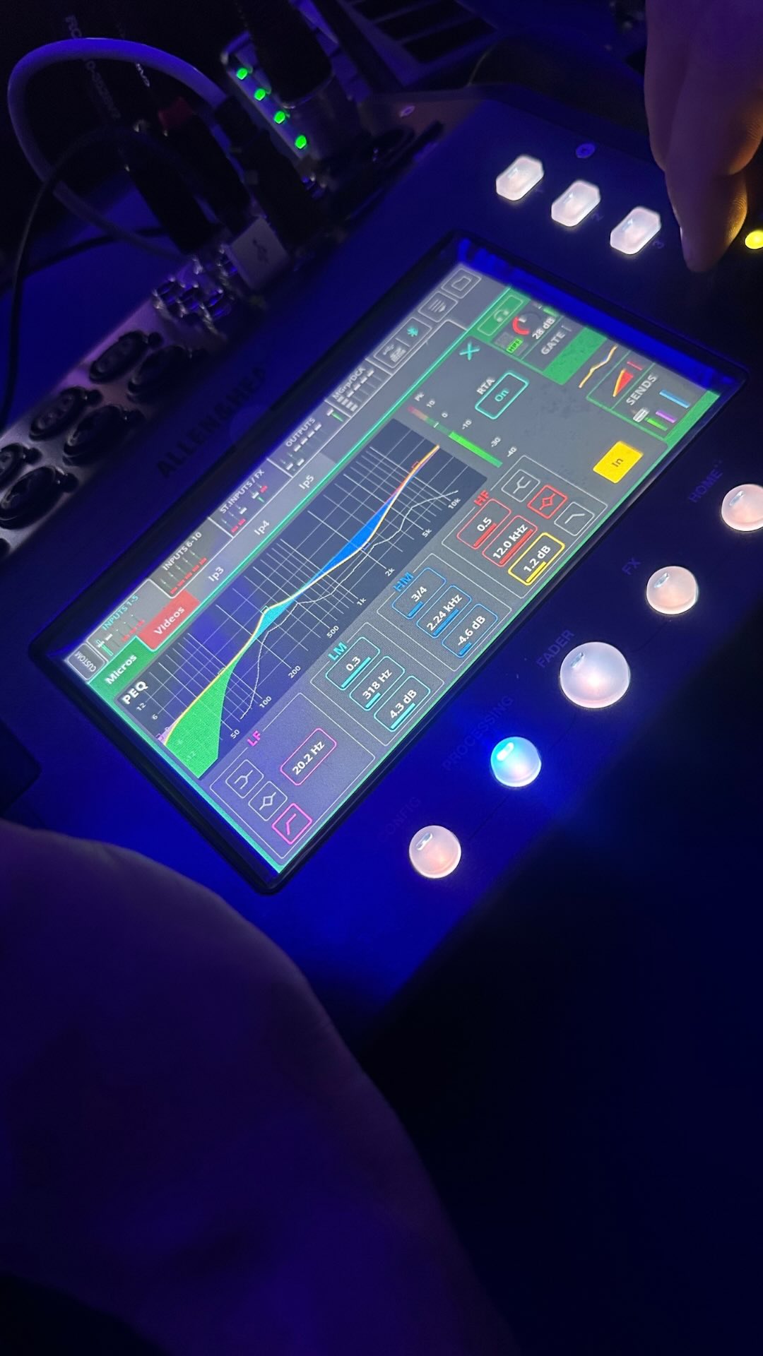 🎥 Nos apasiona conectar momentos en vivo. Cada transmisión es una historia que disfrutamos contar, con la emoción de saber que lo que hacemos… ¡nos encanta! 💫💻 #fotografia #foto #filmmakerslife #filmmaking #filmmakers #film #filmmakersworld #fotografos #audiovisuales #audiovisual