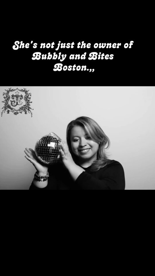 #photoboothrental #photoboothwedding #vintagebooth #fypage #latinaownedbusiness #blacktie #bubblyandbitesboston #weddingcopleyplaceweddings #branddevelopment #galaevent #brandmarketing #corporateevents #holidayevents