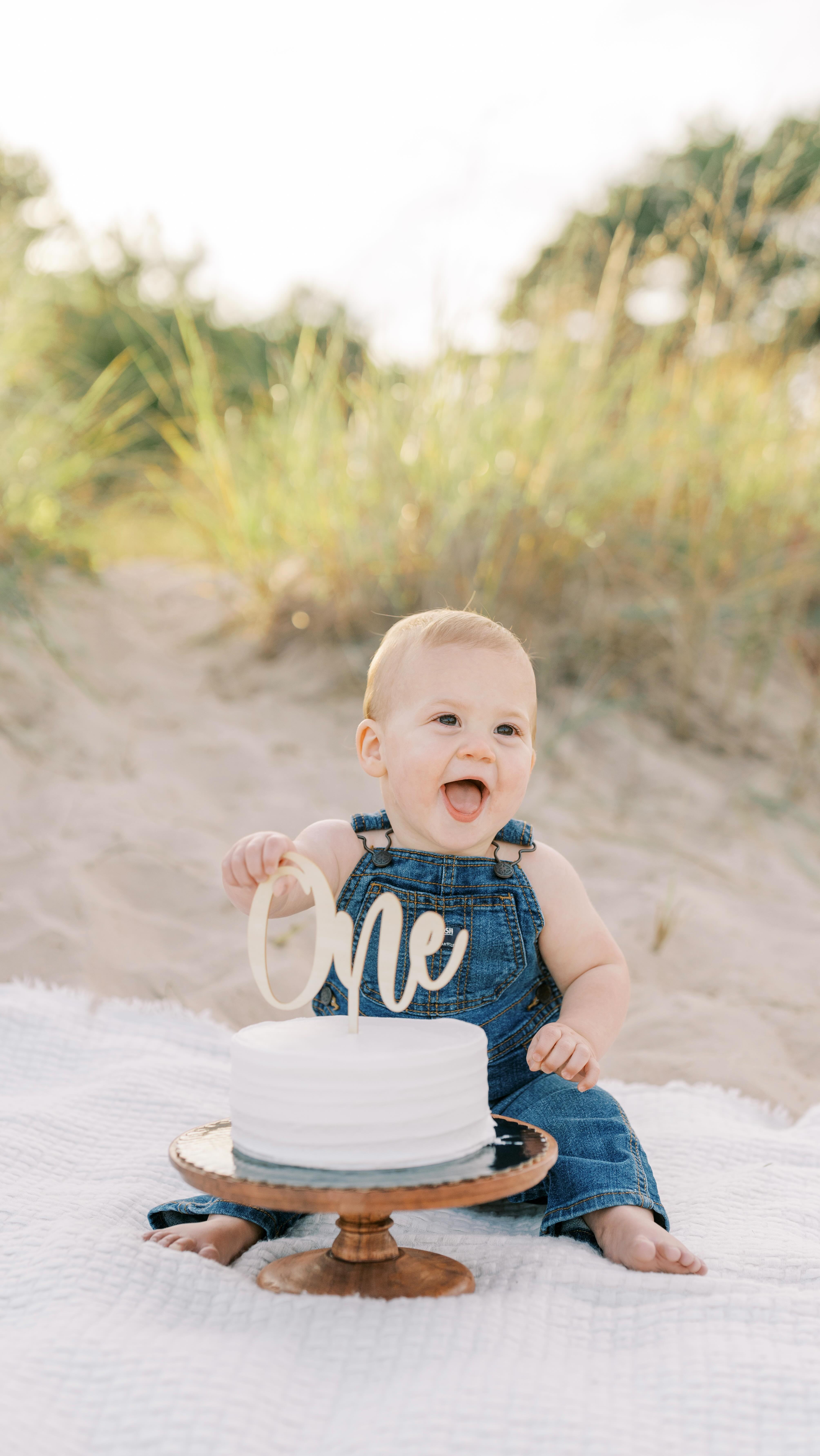 When the first bite of birthday cake is that good! 🍰
#greenbayfamilyphotographer #greenbaymotherhoodphotographer #milestonesessiom #greenbayphotographer #doorcountyphotographer #greenbaynewbornphotographer #taylormayphotography