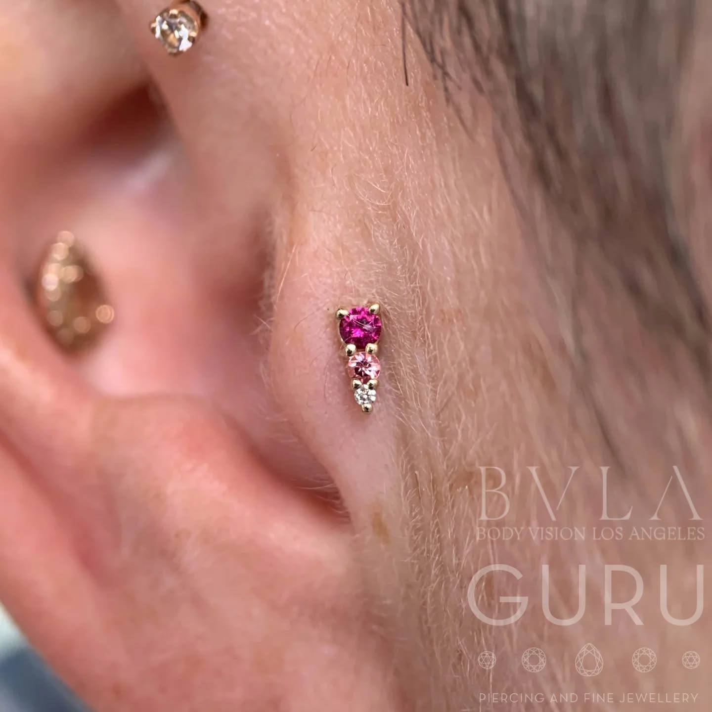 ✨ It was so exciting watching this custom order be brought to life!! 💗
“Jeanie 3” by @bvla a stunning trio featuring a pink ruby, padparadscha sapphire, and white diamond, all set in solid 14kt yellow gold.
Small in size, huge in sparkle 💖💎
We still have some availability this weekend for piercings!!! Get yourself booked in by clicking the link in the bio! 👀❤️
•
•
•
•
•
•
•
•
•
•
•
•
•
•
#ukapp #safepiercinguk #newpiercing #earpiercing #piercing #bodypiercing #brighton #brightonpiercer #beautiful #piercingjewelry #earcuration #curatedear #highquality #shopsmall #shopindependent #shoplocal #northlaine #thelanes #tragus #traguspiercing #bvla #bvlalove #bvlajeanie #goldpiercing #yellowgold #ukappmember #gurubodypiercing #instapiercing