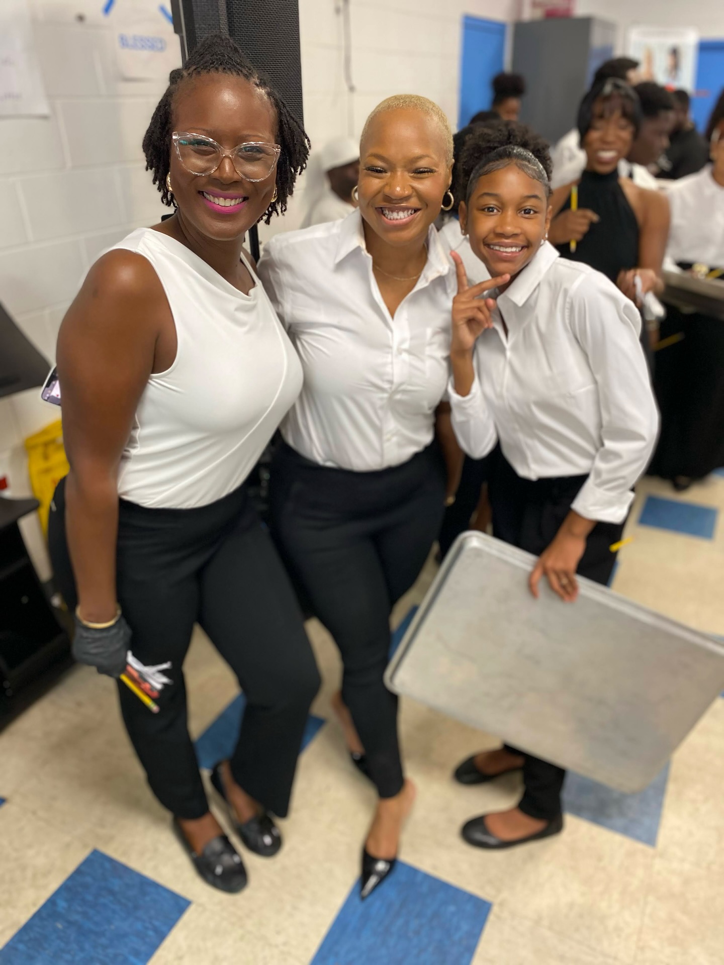 🌟 The Homeless Banquet is Back! 🌟
6th Annual Pre-Thanksgiving Feast 🍁
This year, we’re bringing a true dining experience to our homeless community — a banquet setting filled with love, dignity, and care.
Our volunteers will be dressed as servers — black bottoms, white shirts, and ties — to create a welcoming restaurant-style experience.
🗓️ Saturday, November 8th
📍 Join us — Volunteer or Donate
👉 www.ONERACEHUMANRACE.org
Let’s serve with compassion and make this Thanksgiving season truly special. ❤️