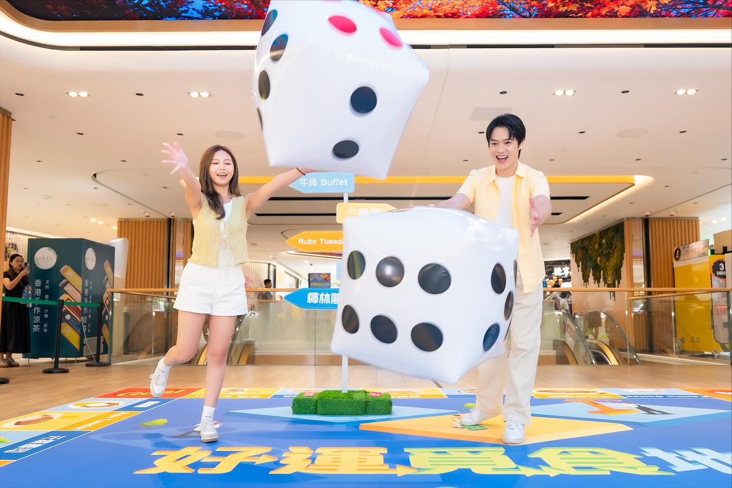 好運請客!好運中心 LUCKY PLAZA【好運覓食地圖】
😋走入「潮食樂園」搵食集印換100%回贈現金券
華懋集團旗下沙田好運中心(LUCKY PLAZA)「潮食樂園」為🏆沙田區同層食肆數目No.1商場,於即日起至11月11日,為你呈獻【好運覓食地圖】,指定超人氣環球餐飲品牌電子消費,即可集印換取商戶現金券,💰最高可獲 100%回贈,相等於請你食勻好運中心逾20間美食店!
於商場3樓中庭更有「覓食Boardgame玩返轉」打卡位📸再畀身體同腦筋舒展一下?考反應及手腦協調嘅「快手快腳:反應大考驗!」Games 準備好! 活動期間,有大熱遊戲「Catch it Up! 眼明手快大作戰」,接下隨機跌落嚟嘅棒,考你手眼協調係咪💯分先! ⚡️而另一個「準點秒殺挑戰」遊戲,將計時器靜止於指定秒數,即贏走獎金獎品!
👦🏻👩🏼11月 11日,為慶祝單身節,各位單身男女更可免費參加「11.11秒殺」挑戰,將計時器靜止於11.11秒,即可瓜分過萬元如心賞電子現金券!⚡️⚡️而「覓食賞上賞」等你喺好運中心以電子消費滿指定金額,可換「Catch it Up! 眼明手快大作戰」及「準點秒殺挑戰」遊戲券,更有鮑魚、一次性菲林相機同如心賞電子現金券,😮總值超過 60萬!獎賞名額數量有限,先到先得,務必火速行動!
#ddprhk #dynamicduo #prhk #hkpr #好運中心 #LuckyPlaza #好運覓食地圖