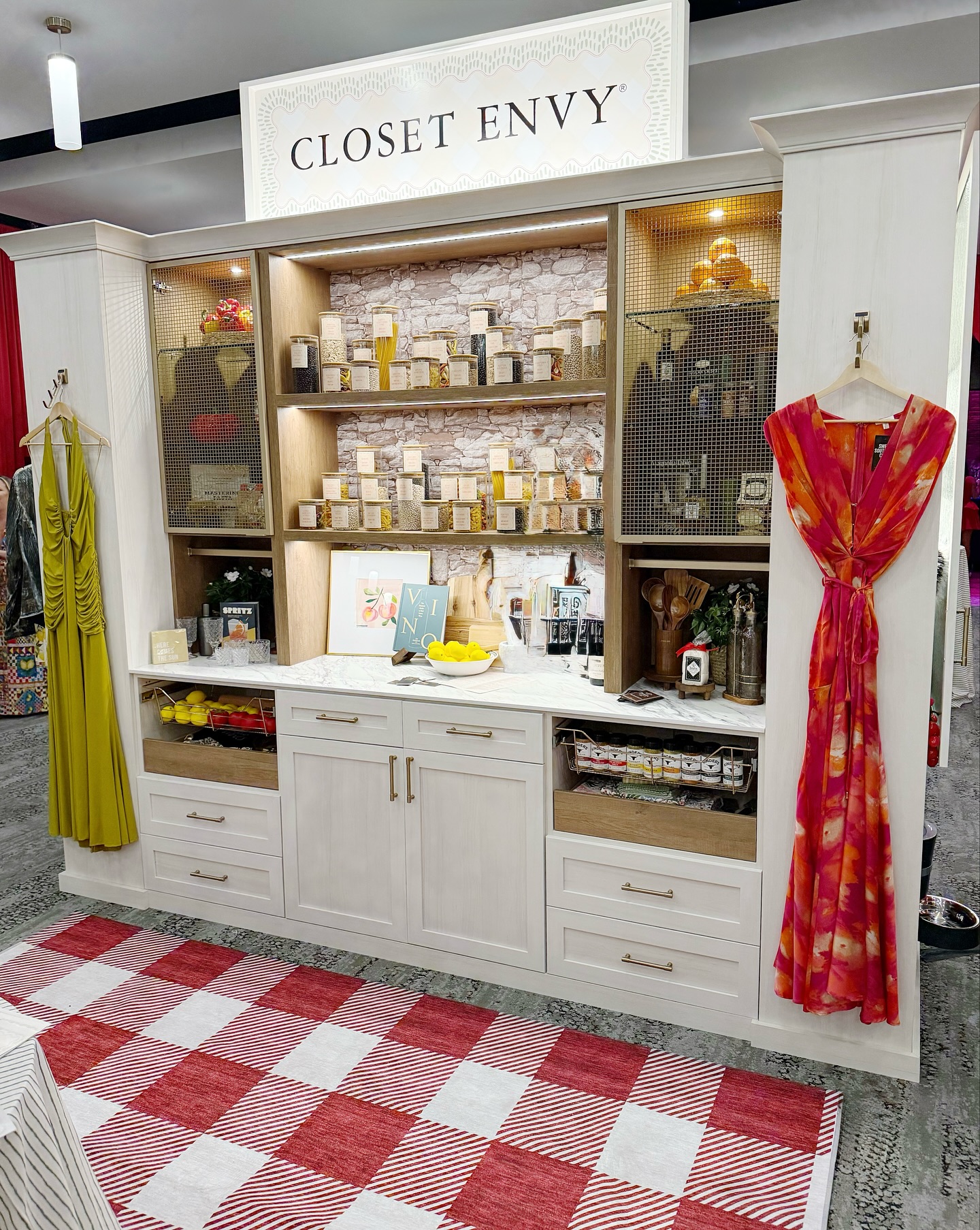 The @closetenvy_tampabay display at the @winewomenshoestampa event 🍷✨
Featuring @elementdesignsinc AF017 doors in Classic Pewter wire mesh grille inserts, paired with puck lighting and glass shelving. Horizontal strip lighting highlights thicker shelves that can also float for a modern touch. A mix of inset and full-overlay drawers in White Cypress and Brillo Oak finishes. Accents of gold hardware from @taghardware and wire baskets @hafeleamerica for added texture and warmth.
#ClosetDesign #ClosetEnvy #CustomCloset #LuxuryDesign #ClosetGoals #YourFriendTheClosetDesigner