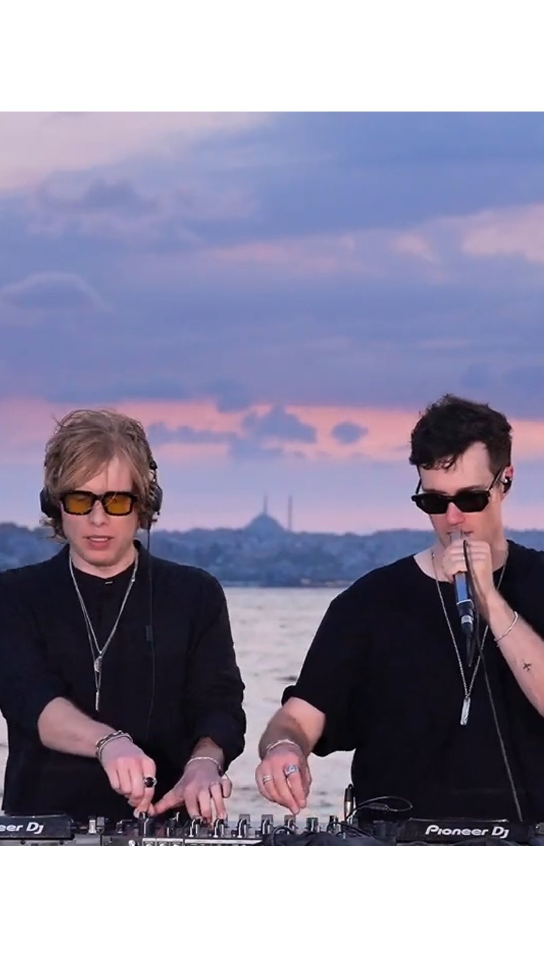 When the unmistakable rhythm of Istanbul meets a global sound.
We’re tapping into the city’s pulse with Bob Moses and their captivating performance, filmed right here amidst the metropolis we love. This is much more than just a session; it’s a direct translation of Istanbul’s energy, from its historic depths to its modern, flowing beat. Feel the city’s rhythm, perfectly captured through their music and our distinct lens.
Credit: @goturkiye Sight & Sound Sessions
#avantgardeurban #istanbul