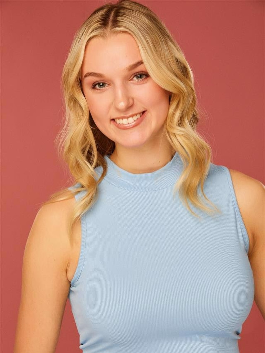 MEET our new faculty member - @kellywelsh_ !! Kelly Welsh is a versatile artist who grew up in New Jersey, just a short distance from the industry influences of New York City. As a young dancer, Kelly studied ballet, jazz, contemporary, theatre dance, tap, hip-hop, heels, and modern. She never veered from her passion and followed her dreams to California. Kelly graduated from Hussian College In Studio Los Angeles, with her BFA in Commercial Dance in 2023.
Kelly has many years of experience teaching and choreographing for students of all ages. She has set multiple dance competition pieces, worked as a company director, and excels in the cleaning process of each routine. Kelly is so thrilled to continue to share her passion and creativity for her students.