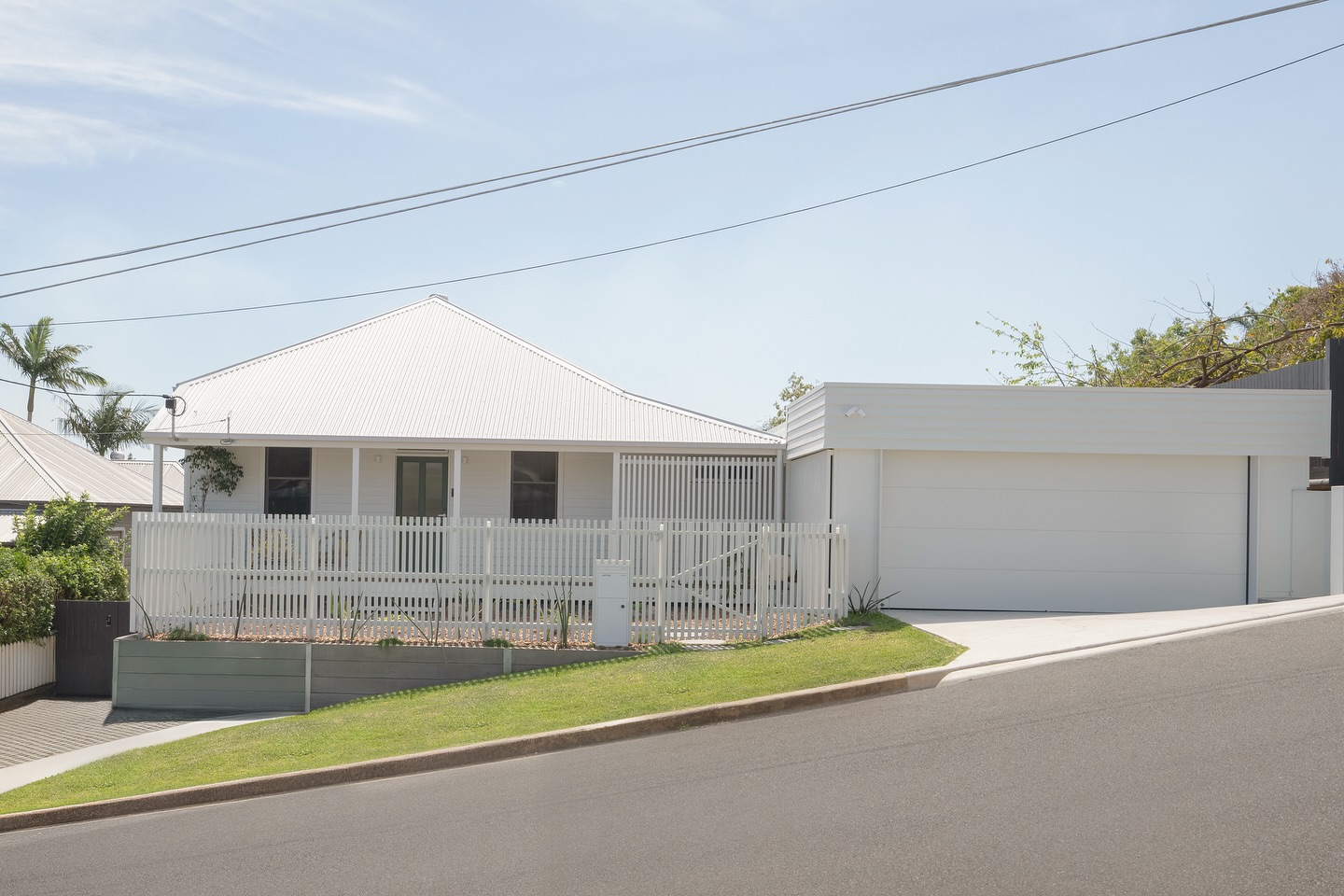 Reopening a verandah space, to bring back some of that original Workers Cottage charm
📷 @alannajaynemctiernan
🔨 @woolleyconstructions
🏫 @hickeyoatley
#brisbanearchitecture #brisbanearchitect #landscaping #queenslandhomes #australianarchitecture #interiordesign
