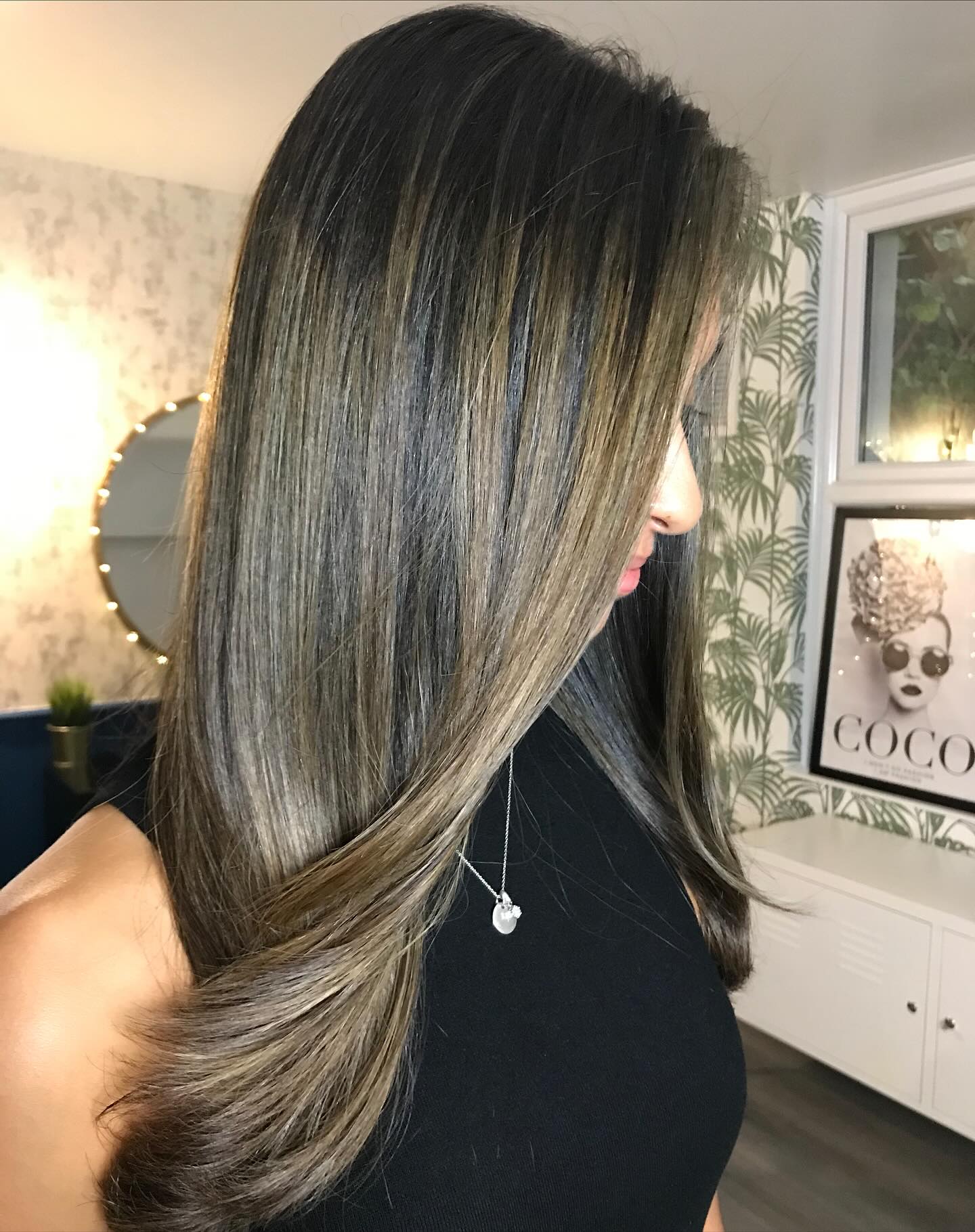 Ash Bronde☺️
.
.
#naturallookinghair #naturallookinghaircolour #babylights #brunettebalayage #bronde #babylightsandbalayage #balaygehair #balayagelondon #trendinghairstyles #trendinghaircolor #ukhairsalon
#hairblend #hairsalonlondon #olaplexuk #hairtransformation #hairtrends #epresuk #haircolourstudiokingscross