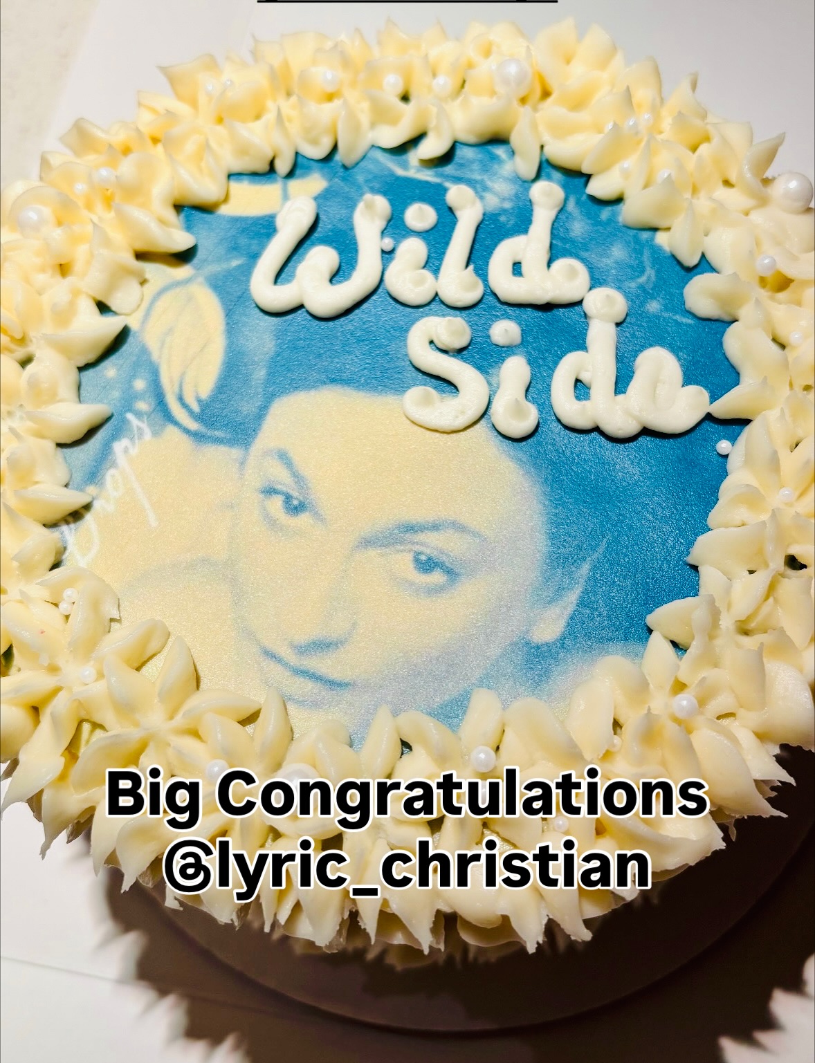 Big Congratulations @lyric_christian on this amazing milestone and allowing me to be a part of your celebration again.
The “Wild Side” is going to be a big hit!
Thank you for introducing me to @daya. The whole album is so good.
@cakesbyloveydovey, the edible image made it on time! 😅I was able to surprise Lyric with the image of the album cover because of you. Thank you for your professionalism and for being so fast. 💨
#brooklynbaker #cottagebaker