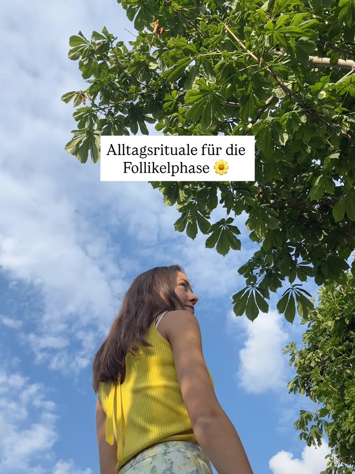 💫 Speichere dir diesen Beitrag und komm in deiner Follikelphase wieder hierher zurück. Wähle ein Ritual, das dich intuitiv am meisten anspricht, und teile gerne deine Erfahrungen mit mir.
Wir leben in einer Welt, die stark von maskuliner Energie geprägt ist – ständig auf Leistung, Produktivität und Funktionieren ausgerichtet. Doch auf Dauer ist das keine Lösung.
Erlaube dir Momente voller Lebensfreude, Leichtigkeit und spielerischer Energie. 🌸
Gönn dir das Gefühl von „einfach sein“.
Hab Spaß – du darfst! 💕
#follikelphase #zyklusrituale #zyklusspirituell #zyklusbewusstsein #menstruationszyklus #zykluscoaching #frauengesundheit