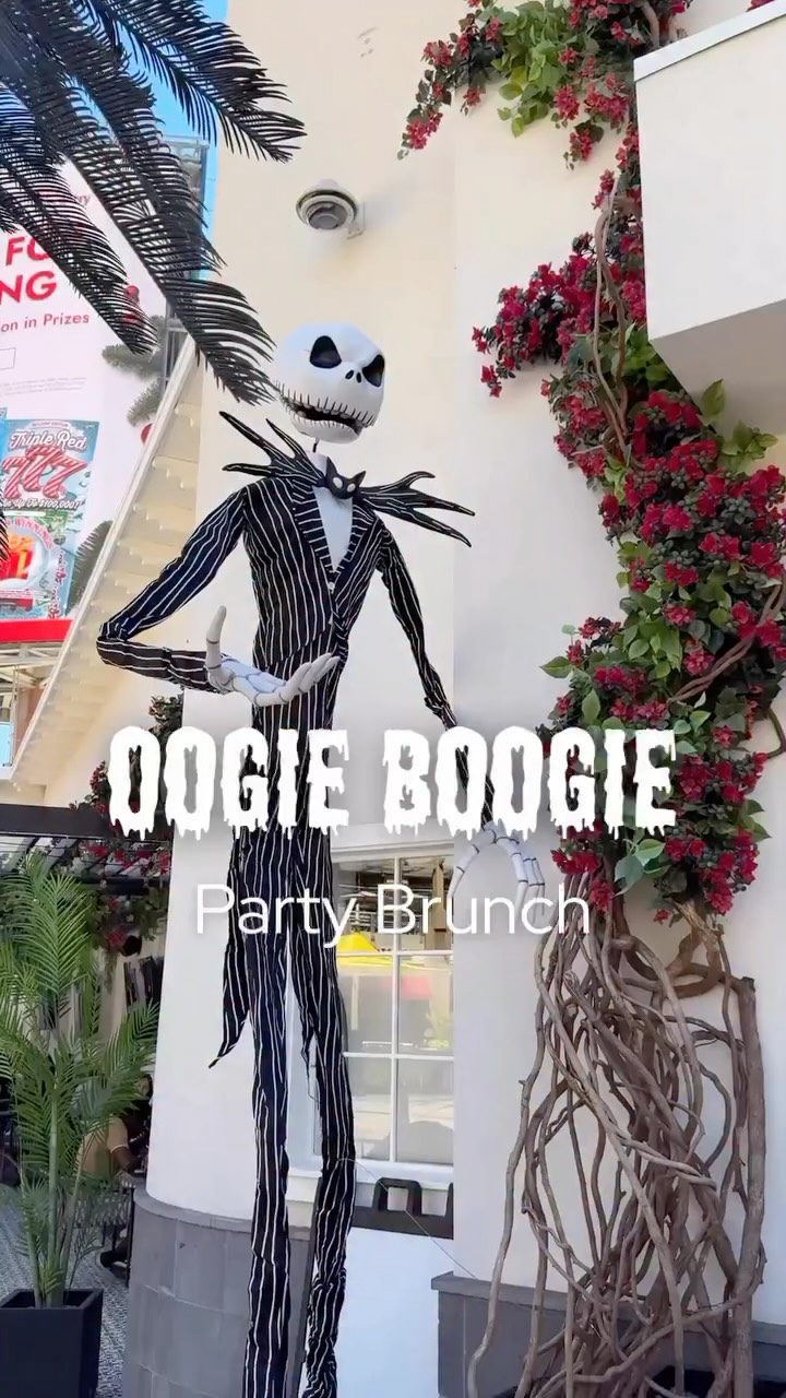 Celebrating my brother’s birthday with an Oogie Boogie Brunch at our favorite party brunch spot - The Lola!! 🎃
@thelolaaz @cafelolaaz #arizona #azpartybrunch #birthdaybrunch #brunchsohard #oogieboogie #halloween #spookyseason #thingstodoaz #azfood #azbrunch
