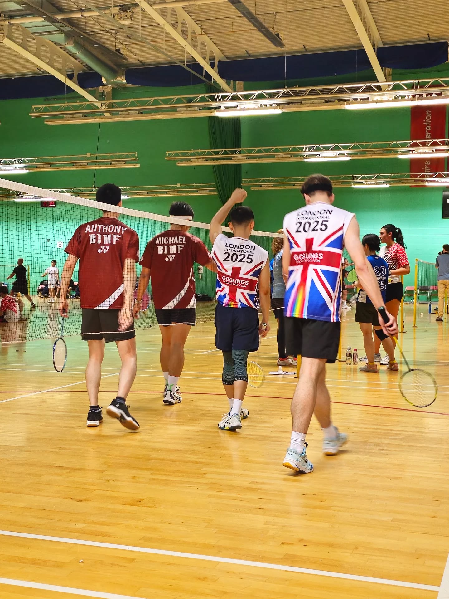 LONDON INTERNATIONAL 2025 šø š³ļøāš š¬š§
Ft. @bjmf_badminton
--
#gaybadminton
#lgbtsports
#GoslingsLondon
#gaylondon
#LondonInternational2025