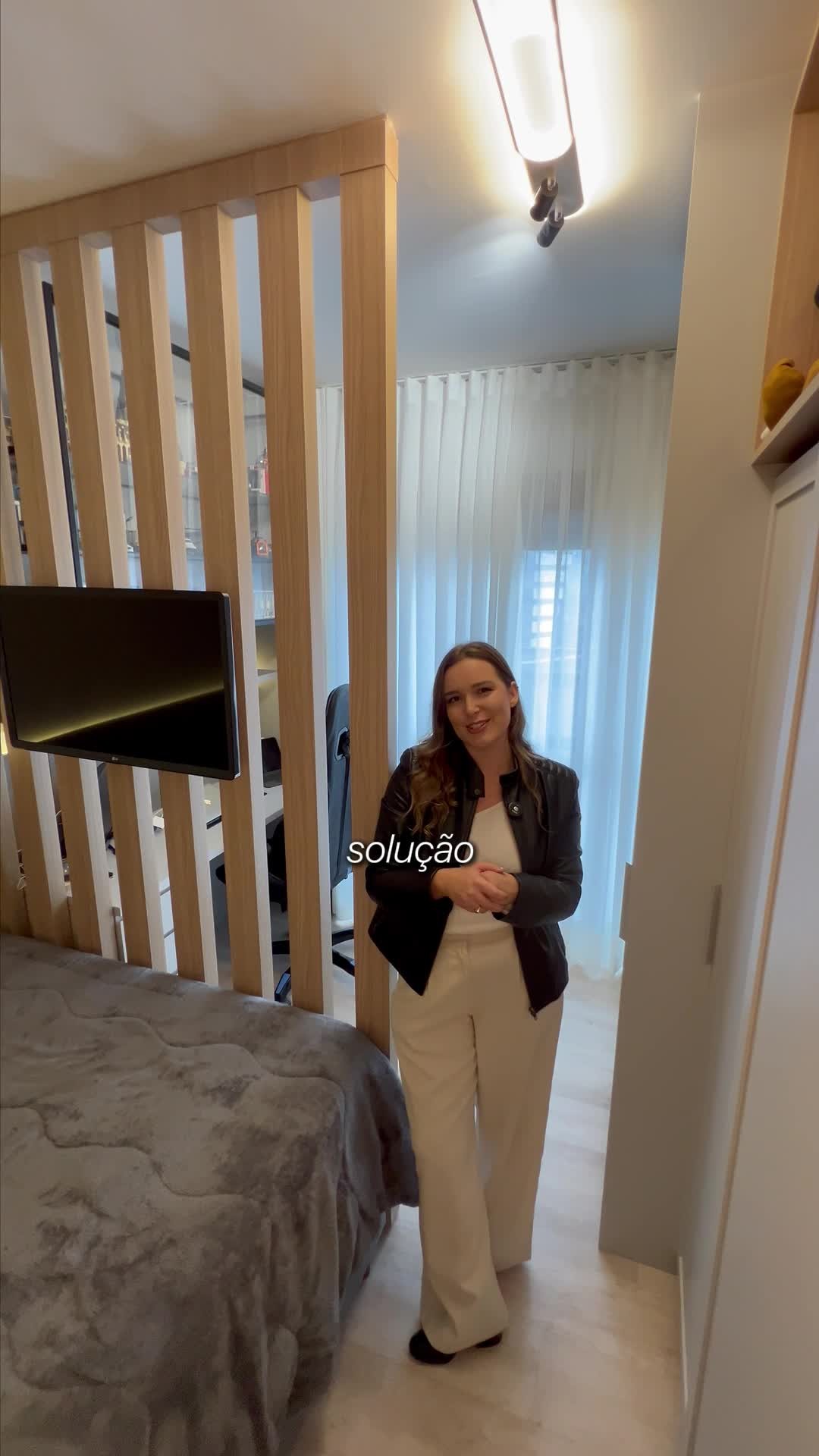 Quarto | Cobertura GN
O segundo quarto ganhou novas funções.
Antes quarto da filha do casal, hoje um espaço para visitas e também serve como home office.
A marcenaria sob medida e o mobiliário leve garantem praticidade e aproveitamento inteligente em um espaço compacto.
Gostaram dos detalhes? Otimizamos o espaço da melhor maneira!
#arquitetura #arquiteta #arqeurbanismo #designdeinteriores