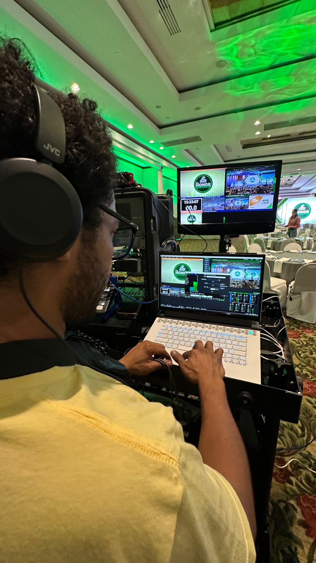 MI MENTE EN PLENO DÍA DE TRABAJO 🎬😅
Entre cámaras, ideas y mil detalles… pero amando cada segundo. 💪🔥#filmmakerslife #audiovisuales #audiovisual #audiovisualart #camaras l