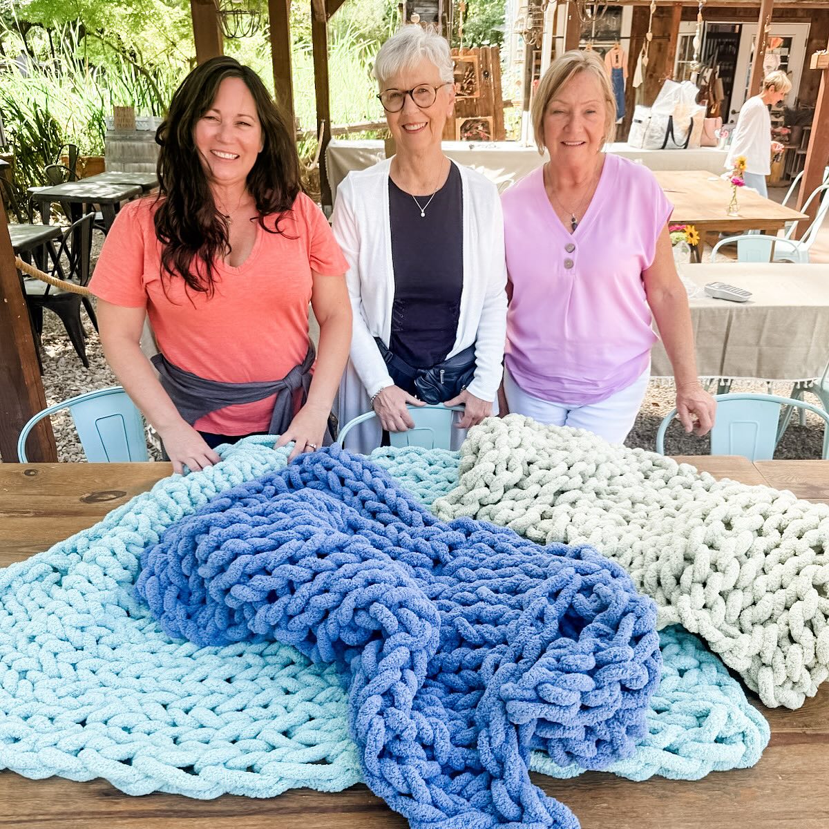 Chunky Blankets Workshop November 8th @theflowerfarmgiftshop enjoy a day at the farm….wine, shopping food and fun! 🤩 🍷