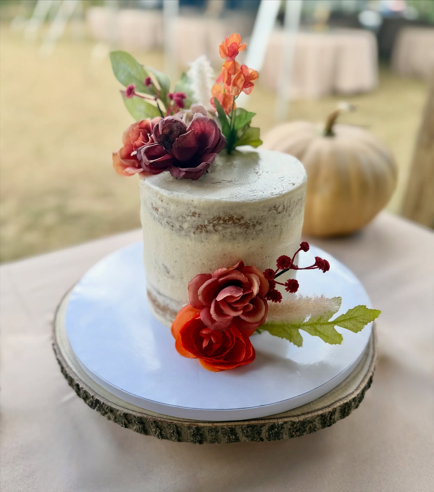 Fall, faux, florals and fall flavors: this intimate sweetheart was three layers of sweet potato cake with a spiced cream cheese frosting.
To complement the cake, dark chocolate cupcakes with an espresso mascarpone buttercream and brown sugar cupcakes with a brown sugar Swiss meringue buttercream were created and served.