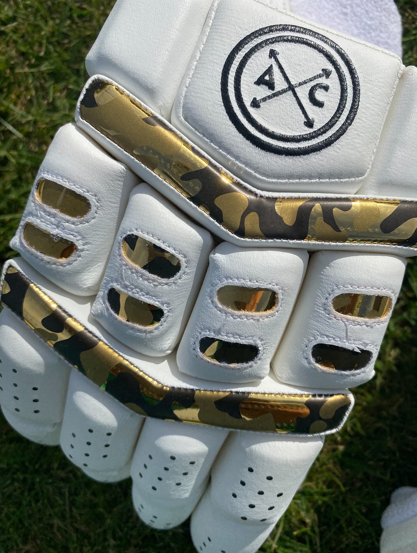 Fresh drop 🎯
Camo vibes, match winning feel.
#arrowcricket #battinggloves #youcantseeme