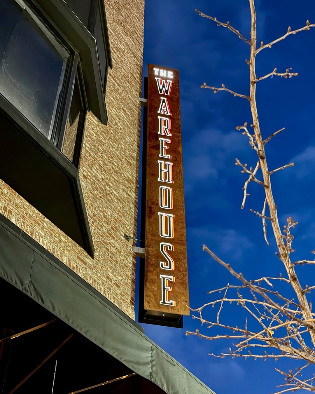 Hockey’s back, Boise. The Idaho Steelheads season kicks off tomorrow, and The Warehouse Food Hall is your official pregame destination. 🏒
No reservations, no rush. Just good food, cold drinks, and even better vibes. With something for everyone, it’s the perfect place to kick off your night before heading across the street to cheer on the home team.