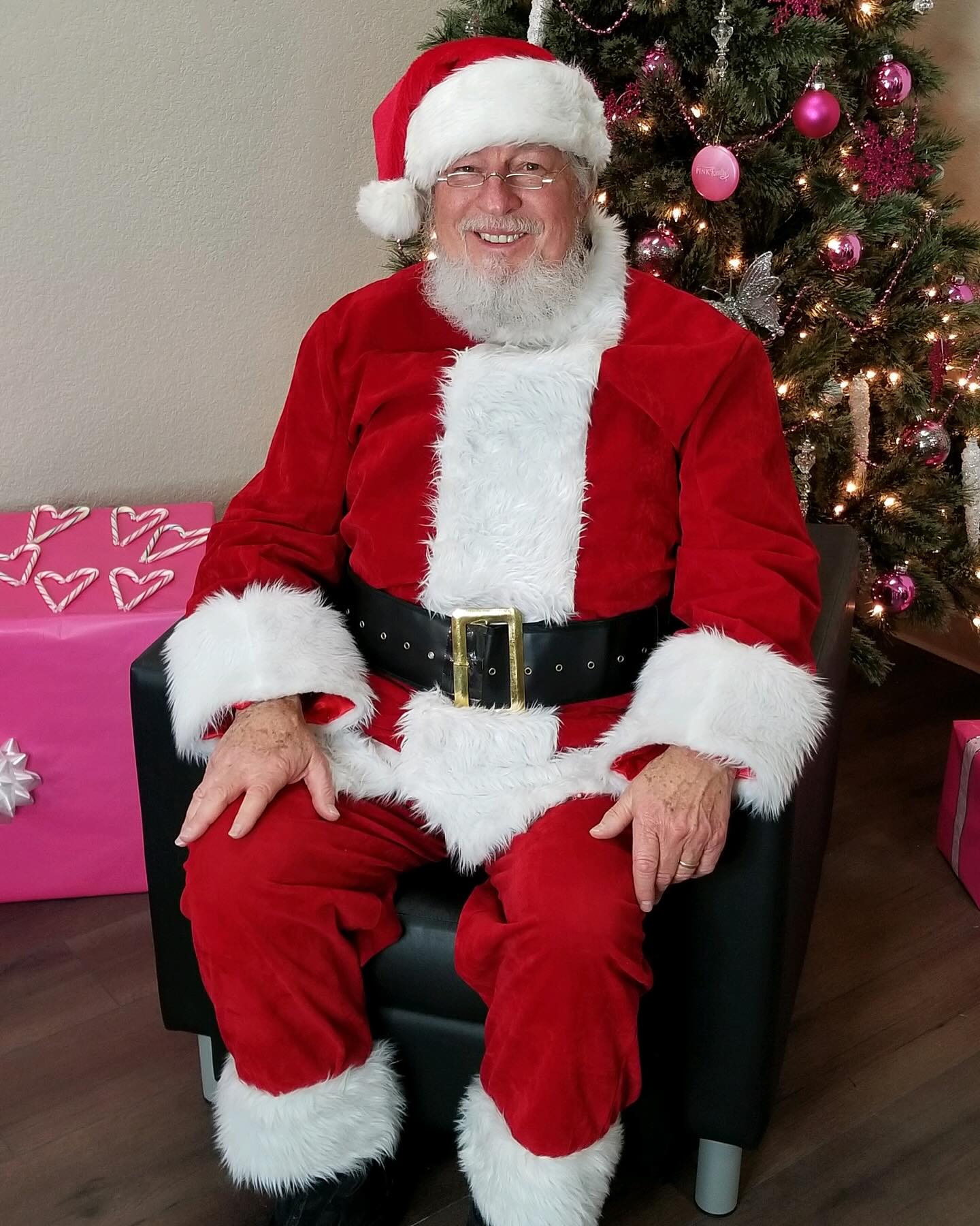 Santa Claus is coming to town! We are so excited to be announcing our 4th annual Tea Time with Santa Claus at Miss Mโs Tea Parlour!
This event is for all ages, girls and boys, and it includes-
โจDress-up
โจStorytime with Santa
โจPhotos with Santa
โจJoining Santa in our dining room for a Tea Party
We will be serving Peppermint Tea, Hot Cocoa, Finger Sandwiches, and Desserts
Tickets are live! Follow our link in bio to get more info and reserve your spot ๐
๐ผ๐๐ฆ
