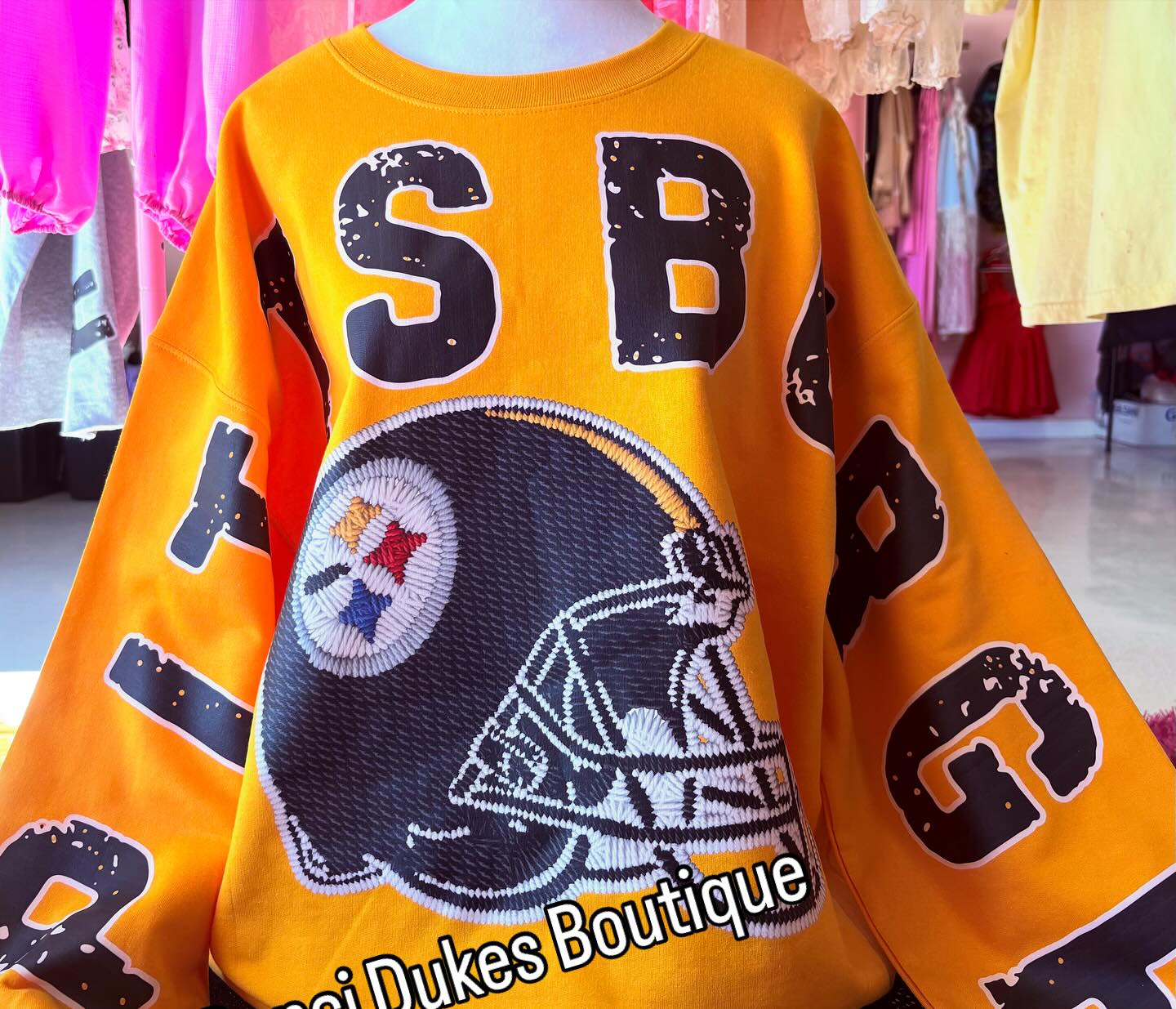 Okay hear me out!!!!! Yes we love this but we can do ANY team on YOUR color of choice!!!! These are HOT right now & the BEST price point🔥 🔥 next day shipping <3 #nfl #nflsweatshirt #fitcheck
