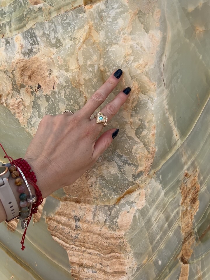 NATURAL STONE
Con el paso de los años me he dado cuenta de que los gustos si van cambiando y se van puliendo.
No son modas, va mucho más allá de eso.
Más bien es la búsqueda que a veces sin buscarla llega sola o algunos si la buscan.
#inspirationdesign
#naturalstone
#marmomac #marmomac2025
#veronaitaly
Este viaje me hizo aterrizar cuál es mi foco y porque últimamente la he utilizado insistentemente.
La piedra natural,
Es energía y se canaliza a través del diseño.
#studiobarlainteriordesign
www.studiobarla.com
#arquitecturadeinteriores
#interiorismo
#hechoenchile🇨🇱
#diseñochile
#visualizaciónarquitectónica