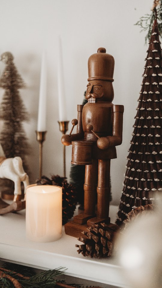 Last night, I decided to change one set in our Christmas room, something simple, yet I have never done in all the years of Christmas mini's here at PJA!
Our set is 99% ready, with just two more tiny details to finalise before I can photograph and share the full set with you all π
Thank you to all who booked with me this year, I can't wait to share this space with you β€οΈ
**Christmas Mini's are fully booked for this year.