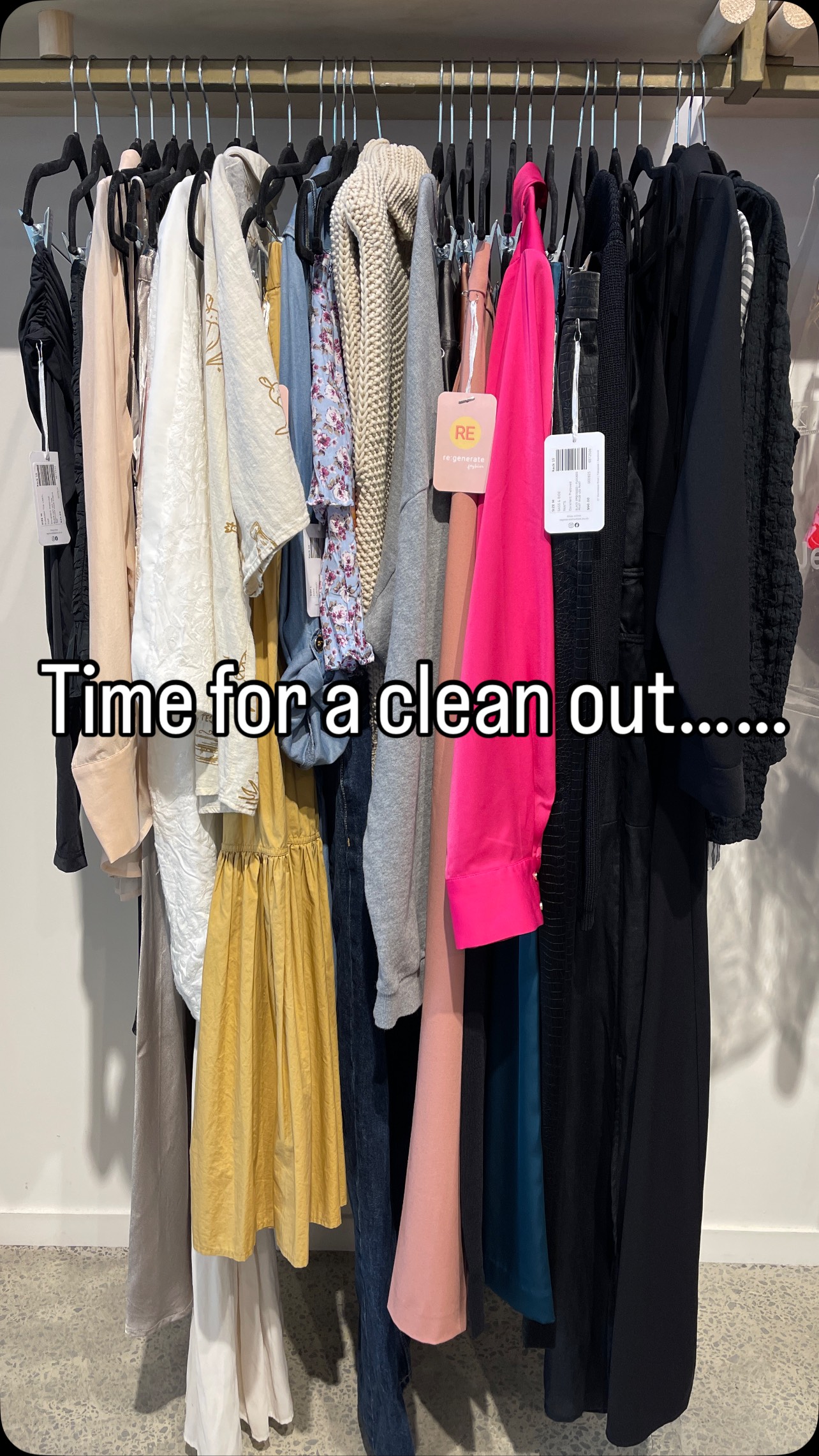 The time is now. Long weekend is the perfect time for a clear out as we head into a new season ☀️
Finding a new home for your pieces is easy with the wonderful repurposed fashion options we have in NZ.
I chose @regeneratefashion_nz close to home in Takapuna.
If you’re stuck in that strange between seasons funk get in touch and we can chat about a new way forward 💫