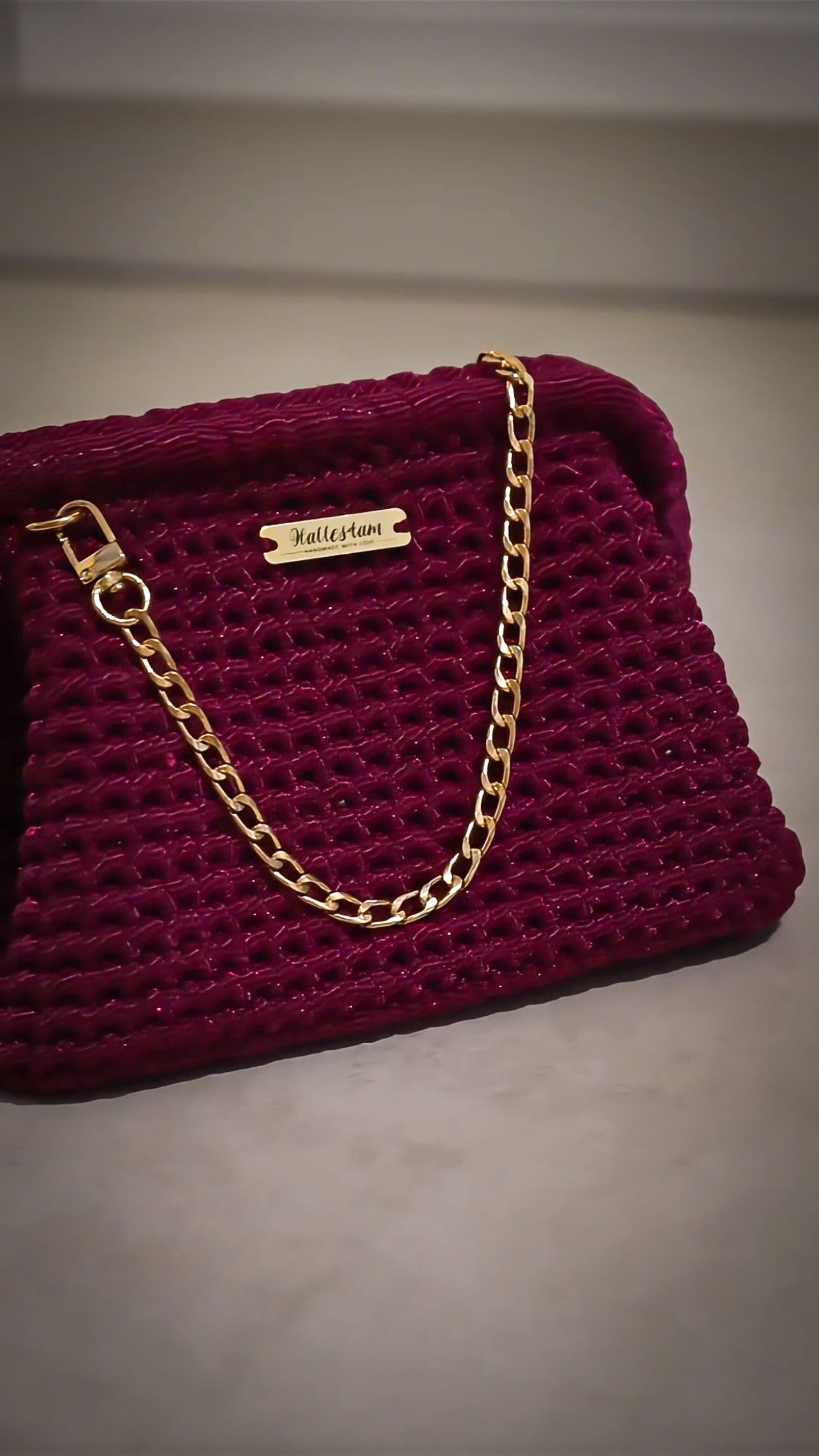 This season’s colour story unfolds in timeless tones. 🍂
From soft mocha brown and deep olive green to rich plum and romantic dusty pink — a palette defining autumn’s most coveted trends.
Each Hallestam piece is handcrafted to reflect nature’s quiet luxury — warm, grounded, and effortlessly refined.
#HallestamDesign #HandmadeWithLove #CrochetBag #FallColours #AutumnStyle #CrochetArt