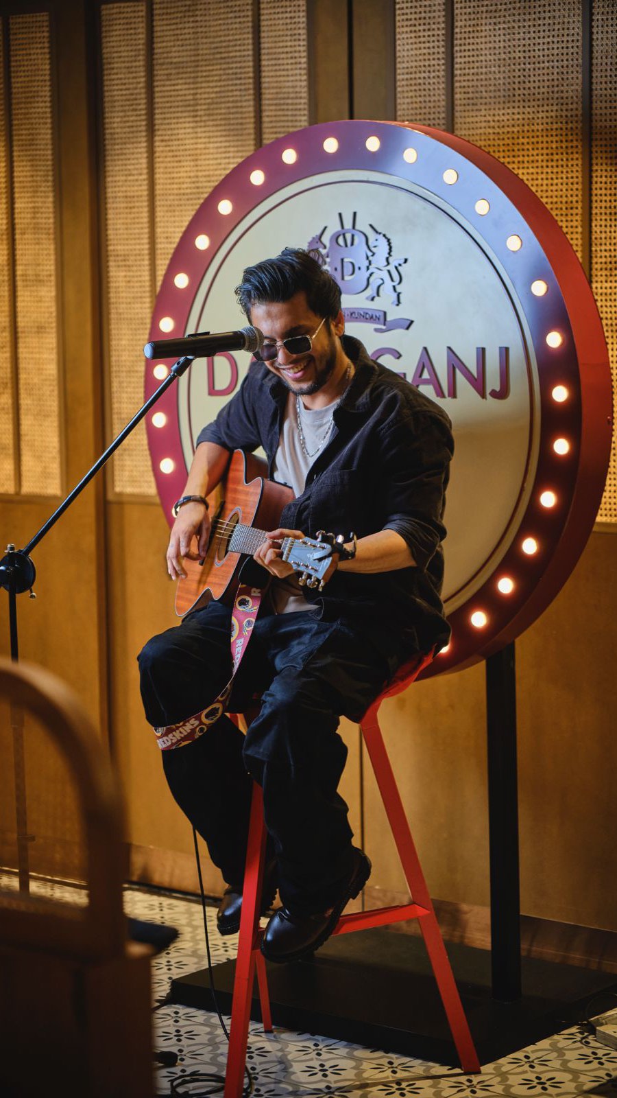 Live music, warm lights, and the scent of tandoor in the air — every evening at Daryaganj Bangkok is a celebration of rhythm and flavor.
Join us and @aakash_barnabas for daily soulful tunes, heartfelt bites, and moments that linger long after the music fades.
📍 Now open at Park Plaza Hotel, Sukhumvit Soi 18
📞 Call: 026587077
🇮🇳 Good food. Great music. Even better company. 🇹🇭
#DaryaganjBangkok #LiveMusicBangkok #FoodMeetsSoul #IndianFineDining #FromDelhiToBangkok #NorthIndianCuisine #DaryaganjLegacy #BangkokRestaurants #EveningVibes #DiningExperience #SoulfulNights #TandoorAndTunes