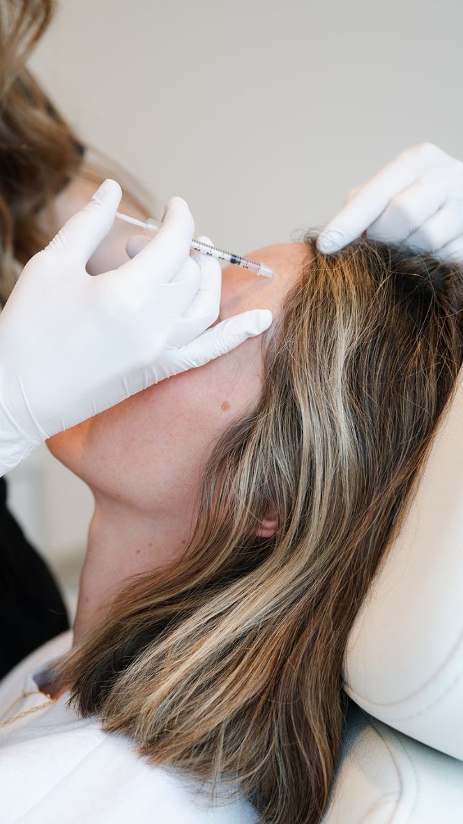 Tu piel también puede viajar… pero hacia su mejor versión.
Este es el sello que no caduca, el que te acompaña en cada etapa, el que te recuerda que cuidar tu piel también es un destino.
#PasaportePiel #SkinOn #MedicinaEstetica ✨🤍