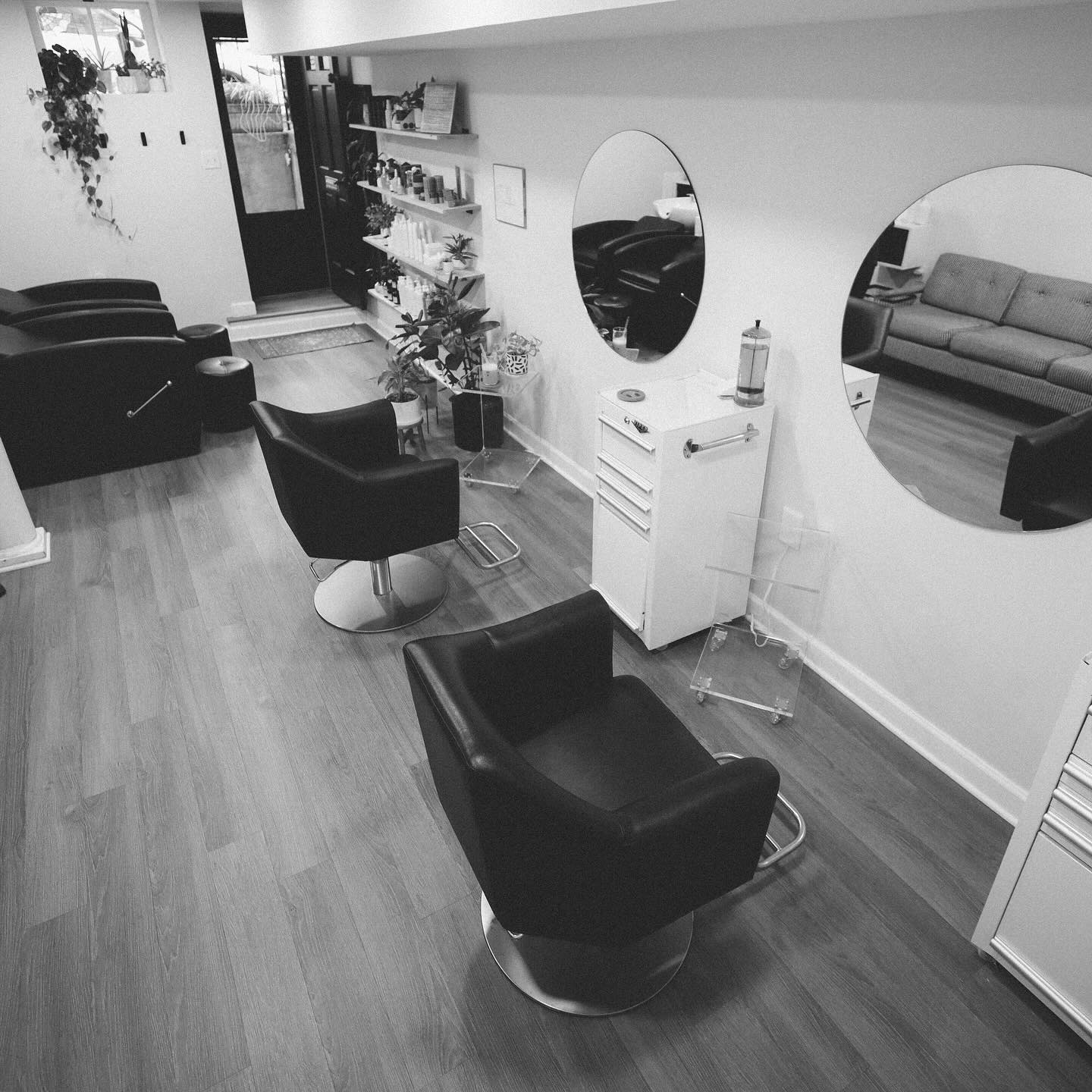 Both girls @idothehair @hairgab are in the salon full time this week!! Shout out to Gabby for keeping the salon going while Hanna’s been out 👏🏼 And shout out to Hanna (me 😎😌) for jumping back into work full force after a full month out and around 6 months limited schedule/no new clients! (Big sad). WE’RE SO BACK!! #dreamteam comment if you’re so excited to visit the salon soon 😍✨