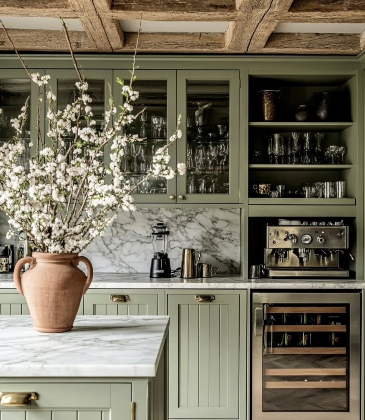 INSPIRATION: Such a charming beverage center with some of our favorite details. Designed by @lifestylem_interiordesign