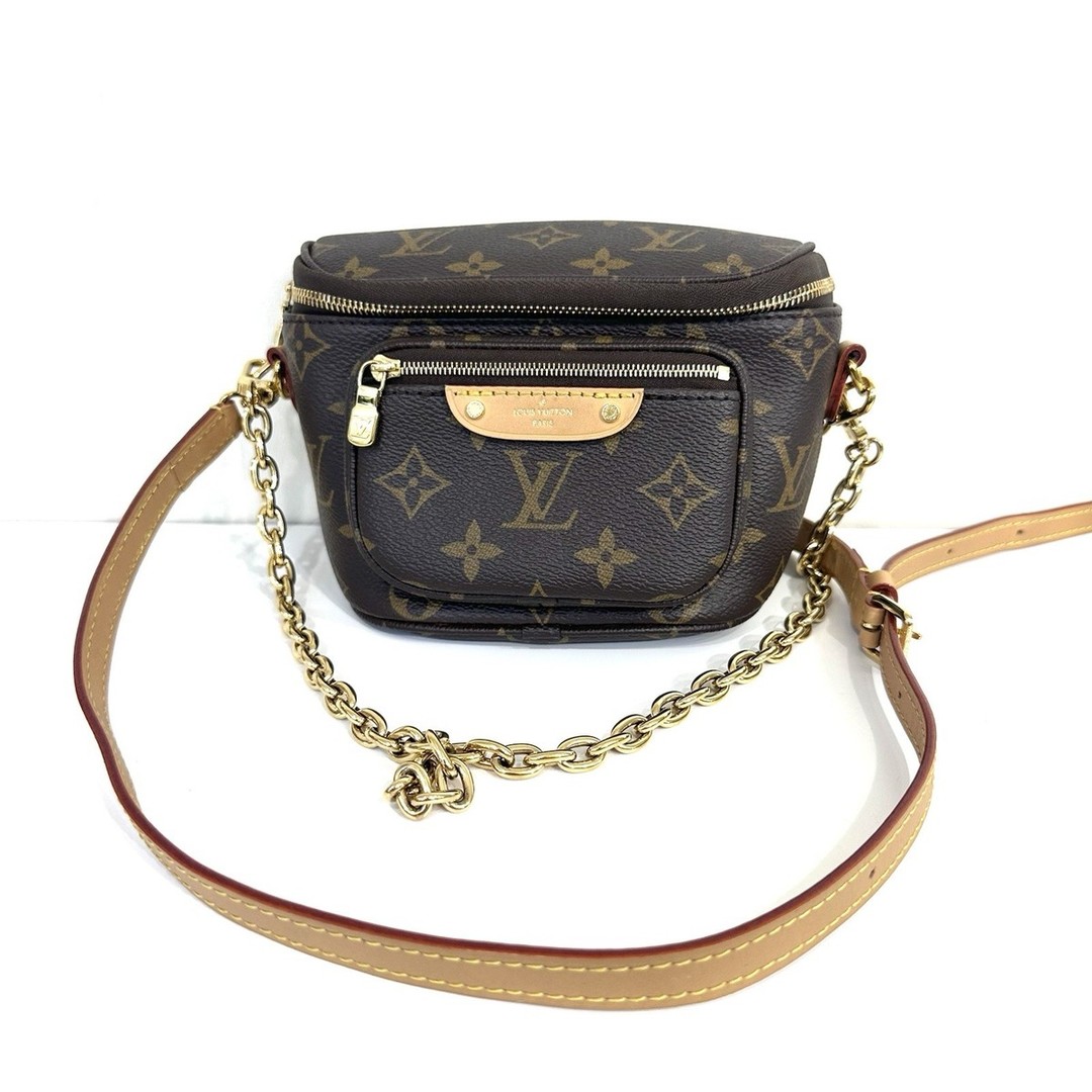 Only $1699!A Louis Vuitton Mini Bumbag. Featuring iconic monogram canvas, gold-plated hardware, and an adjustable cross-body strap for ultimate chic convenience. #LouisVuitton #LuxuryStyle #BeltBag #FashionEssentials ๐โจ #BeltBagFannyPack #LouisVuittonBumBag
https://ebay.us/m/AQFJLG