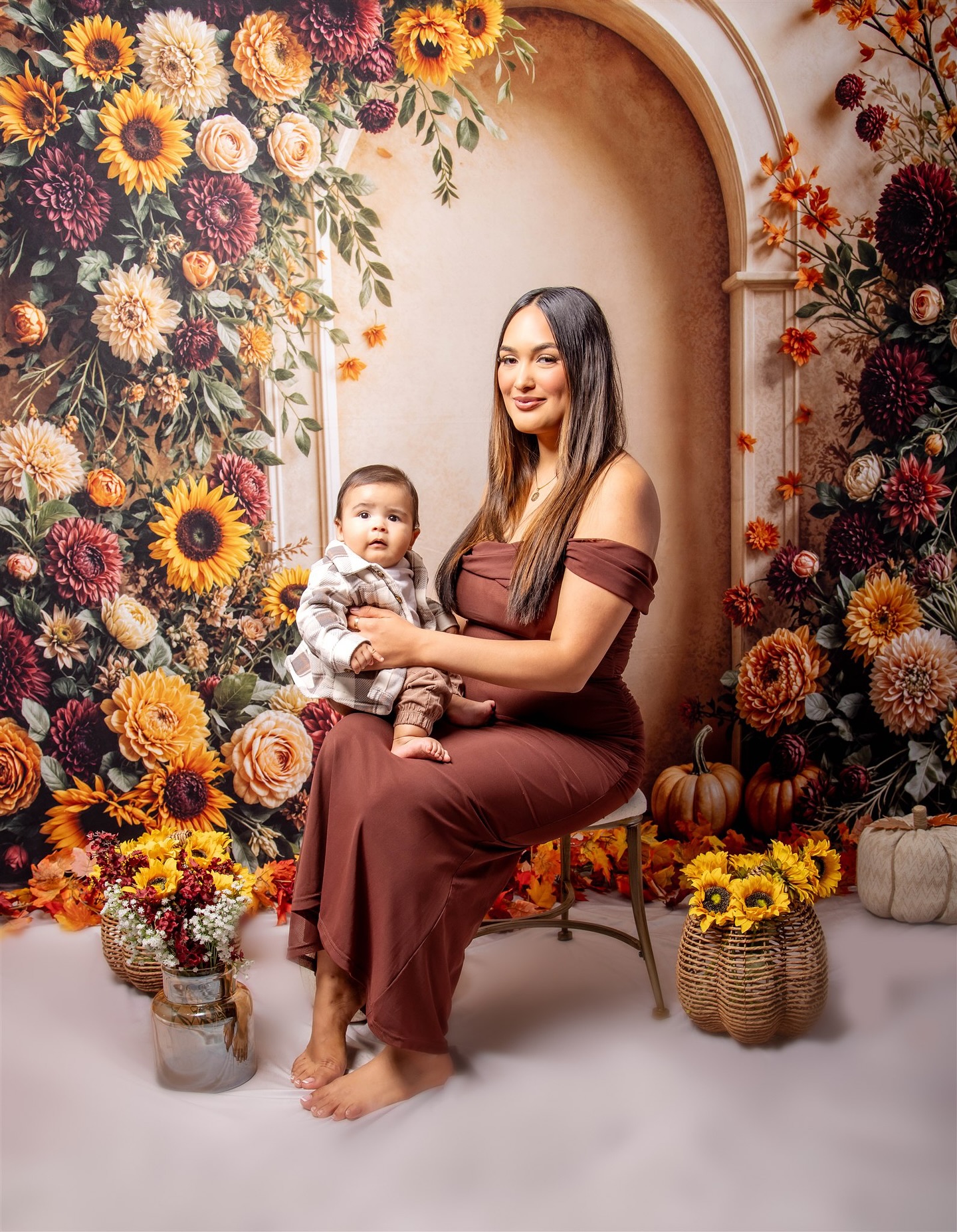 🍁 Fall is in the air 🍁
Golden light, cozy sweaters, and all the love that makes this season so special. Nothing beats capturing genuine smiles and family moments surrounded by those beautiful autumn tones 🍂🤎
Now booking Fall Family Sessions with MVPhotography in Henderson, NV — let’s make memories that feel like home.
📸 MVPhotography | Henderson, NV
#FallFamilyPhotos #HendersonPhotographer #MVPhotography #FamilyPhotography #FallSessions #GoldenHourMagic #AutumnVibes #LasVegasPhotographer
