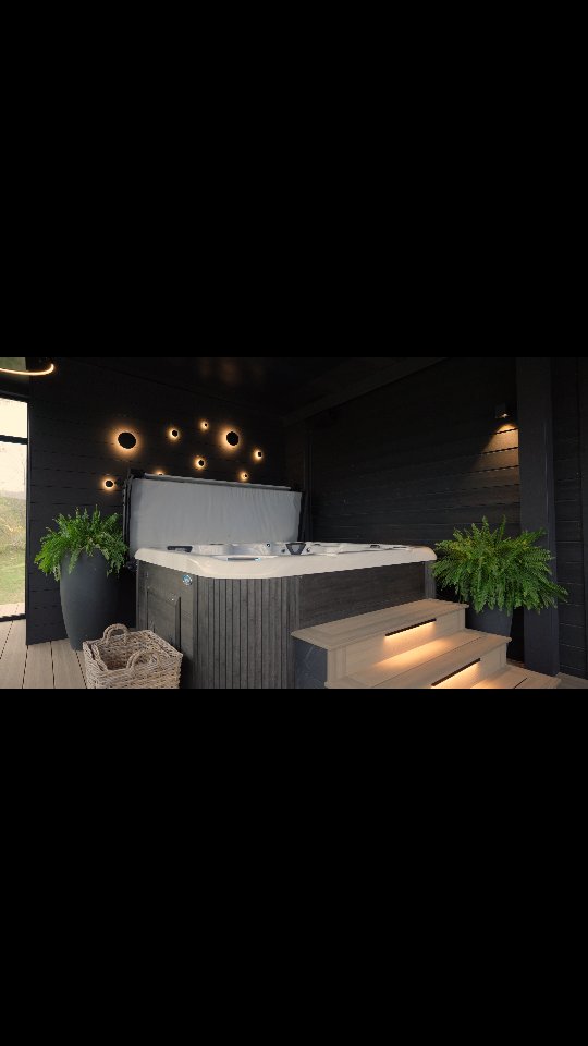 The only thing that didnt make this project was the glass floor above the hottub 😓
Hot Tub ✔️
Built in kitchen ✔️
Full lighting package ✔️
Golf course views ✔️
Georgian bay views ✔️
Motorized TV lift ✔️
Motorized Windows ✔️
Motorized Zip Screens ✔️
Heaters ✔️
Enclosed 3 season room ✔️
Probably missing something it has a lot!
#simcoedecks #outdoorliving #deckorators #deckbuilder #collingwood #bluemountains #backyardgoals