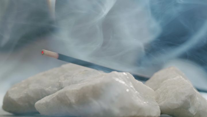 🔥 Dragon Blood: Güç, Koruma ve Mistik Enerji! 🐉✨
Darshan’ın Dragon’s Blood tütsüsü, adını Dracaena ve Daemonorops ağaçlarından elde edilen parlak kırmızı reçineden alır. 🌿💎
Yüzyıllardır şans, güç, koruma ve arınma ritüellerinde kullanılan bu mistik aroma, bulunduğu ortama güçlü bir enerji ve derin bir huzur katar. 🌕🕯️
Kendinizi negatif enerjilerden arındırmak ve ruhsal dengenizi güçlendirmek istiyorsanız, Dragon’s Blood tam size göre! 💫💪
#DarshanIncense #DragonsBlood #Tütsü #EnerjiTemizliği #MistikKoku #Arınma #Koruma #PozitifEnerji #SpiritüelYaşam