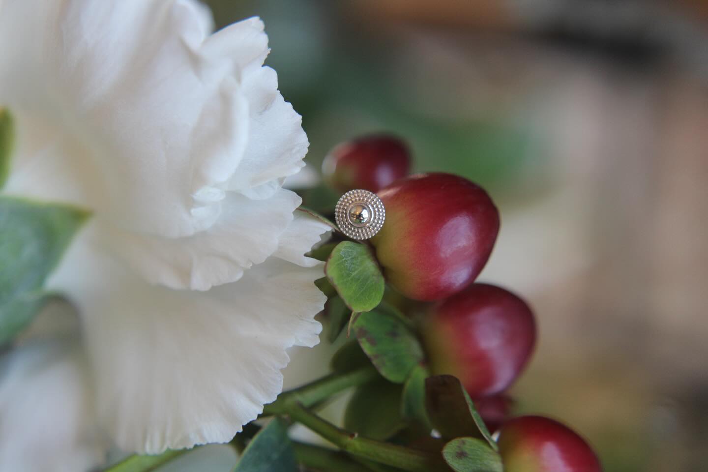 Gorgeous 14k white gold end we love this textured design 🔥
#studio100bg #safepiercings #lifetimeguaranteed