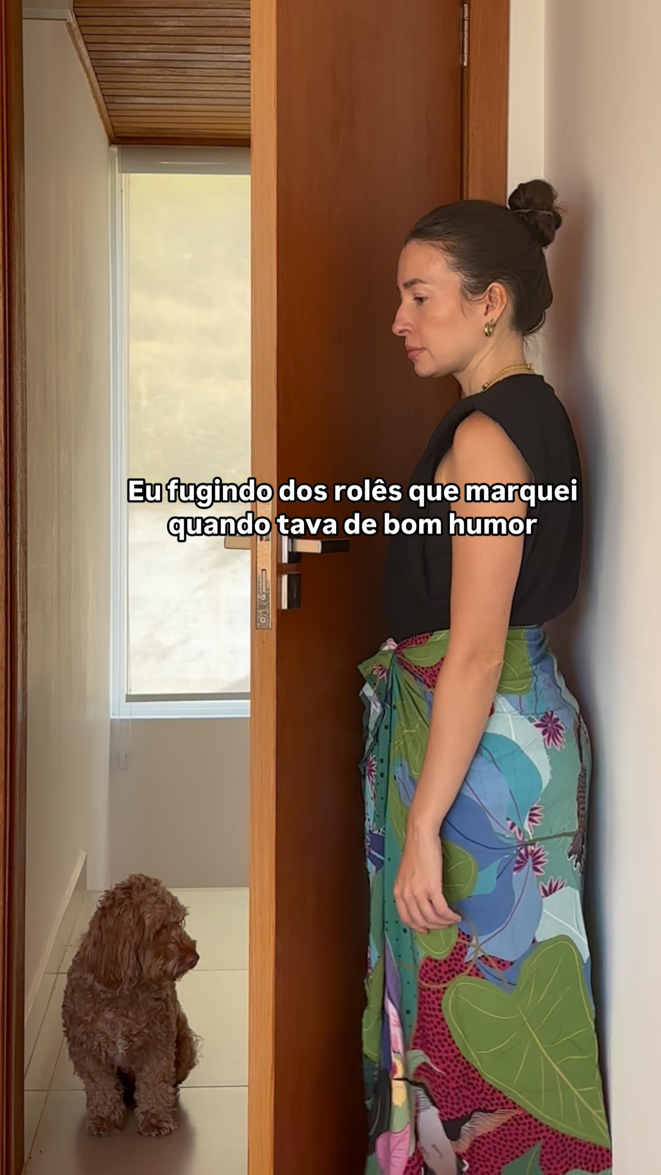 Eu prometendo mil rolês quando tava animadíssima…
Agora? Tô me escondendo de mim mesma 😬😂
O pareô Colibrí, tá disponível no site junto com várias outras estampas, pra todos os moods possíveis 🌴
Corre lá em www.caisara.com e garante o teu 💕