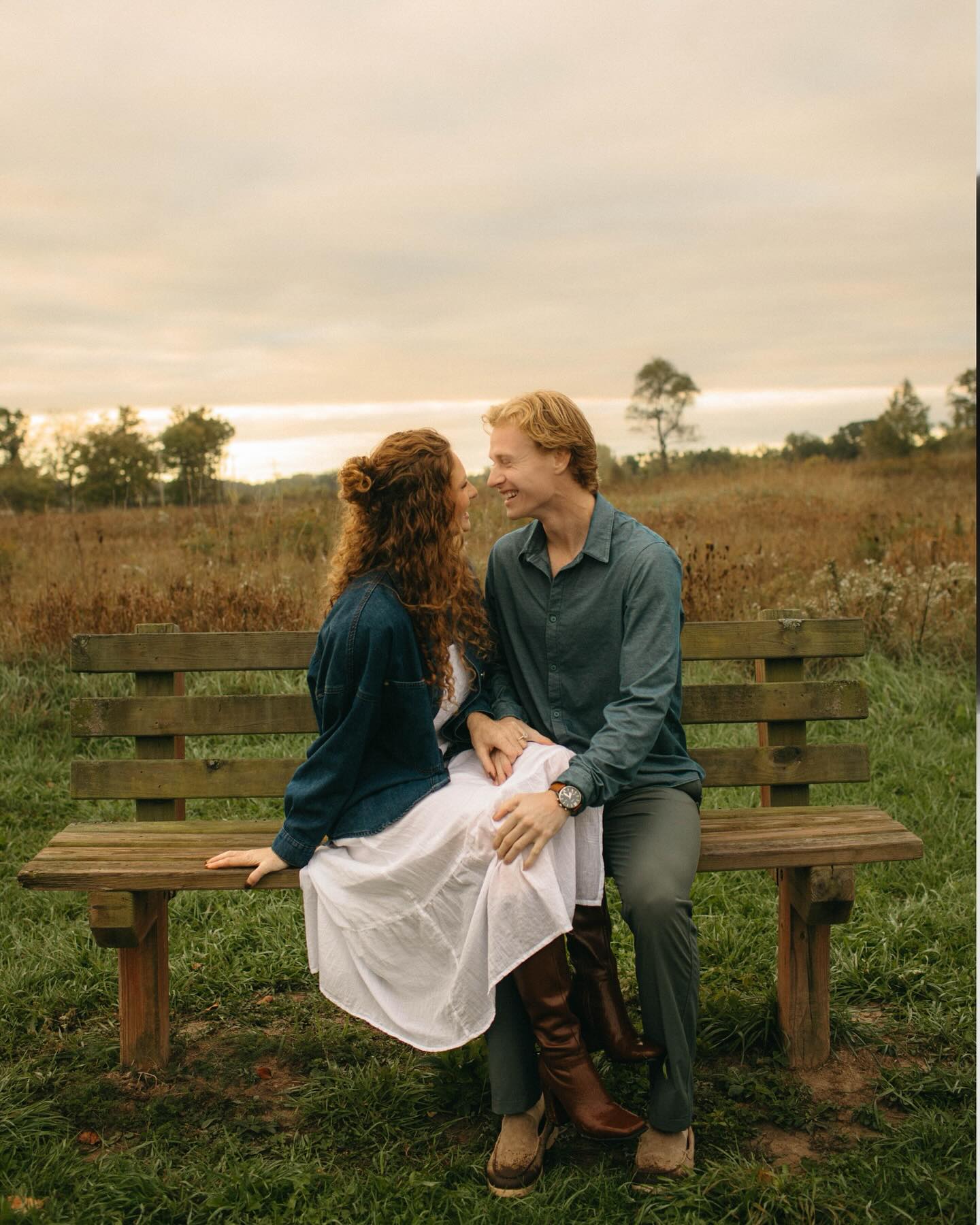 the kind of love that feels like home…. 🤍
#EmpoweredPhoto #MichiganPhotographer #CinematicLoveStory #EditorialCouple #StorytellingPhotography #AuthenticLove #GrandRapidsPhotographer #MidwestCouples #EmotivePhotography #FilmInspired #FallEngagementPhotos #EditorialLove #RomanticStorytelling #SeeLifeAsArt #CinematicSoulClub
