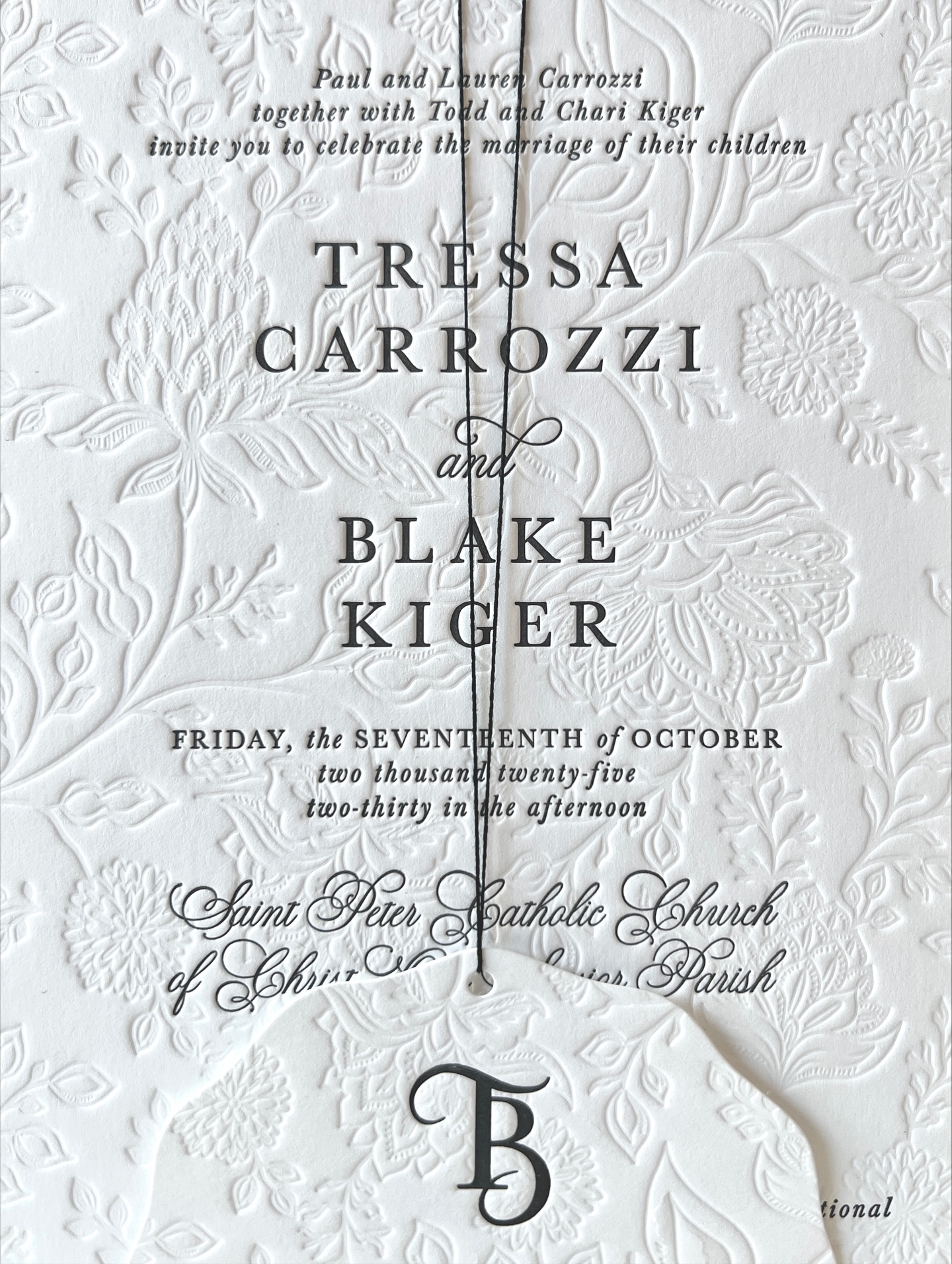 When the branding and details harmonize just right from invitations to wedding day >>> Curves mimicking the dinner plates, a monogram thoughtfully placed throughout, and letterpress florals carried through to the bar, seating chart, and dance floor. Every element flowing effortlessly for Tressa + Blake last weekend!
@laeventor @kristitelnovphoto @craytonheritage @may_chesterdesign @the1978collection @vastmadestudios @speedpropittsburghnorth @thepennsylvanian @laurencarrozzi @tressacarrozzi