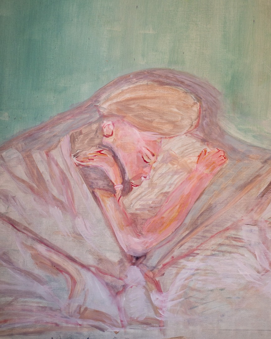 Isabelle la rêveuse
Huile sur toile – 100 × 93 cm
Saint-Denis, août 2025
Dans le sommeil, il y a quelque chose de plus profond que le repos :
un abandon à la lumière, un retour à la source.
Peindre le sommeil, c’est chercher cette frontière invisible
où la matière devient douceur, où le geste se tait.
Après la visite au musée Marmottan,
j’ai compris que la lumière ne se regarde pas : elle se reçoit.
#IsabelleLaRêveuse #LaFragilité #Abandon #Peinture
#HuileSurToile #Présence #Tendresse #SilenceEtCouleur
#PatrickBonne #Atelier #MatièreEtLumière #CréationPoétique
#MuséeMarmottan #PeintureContemporaine #Sommeil