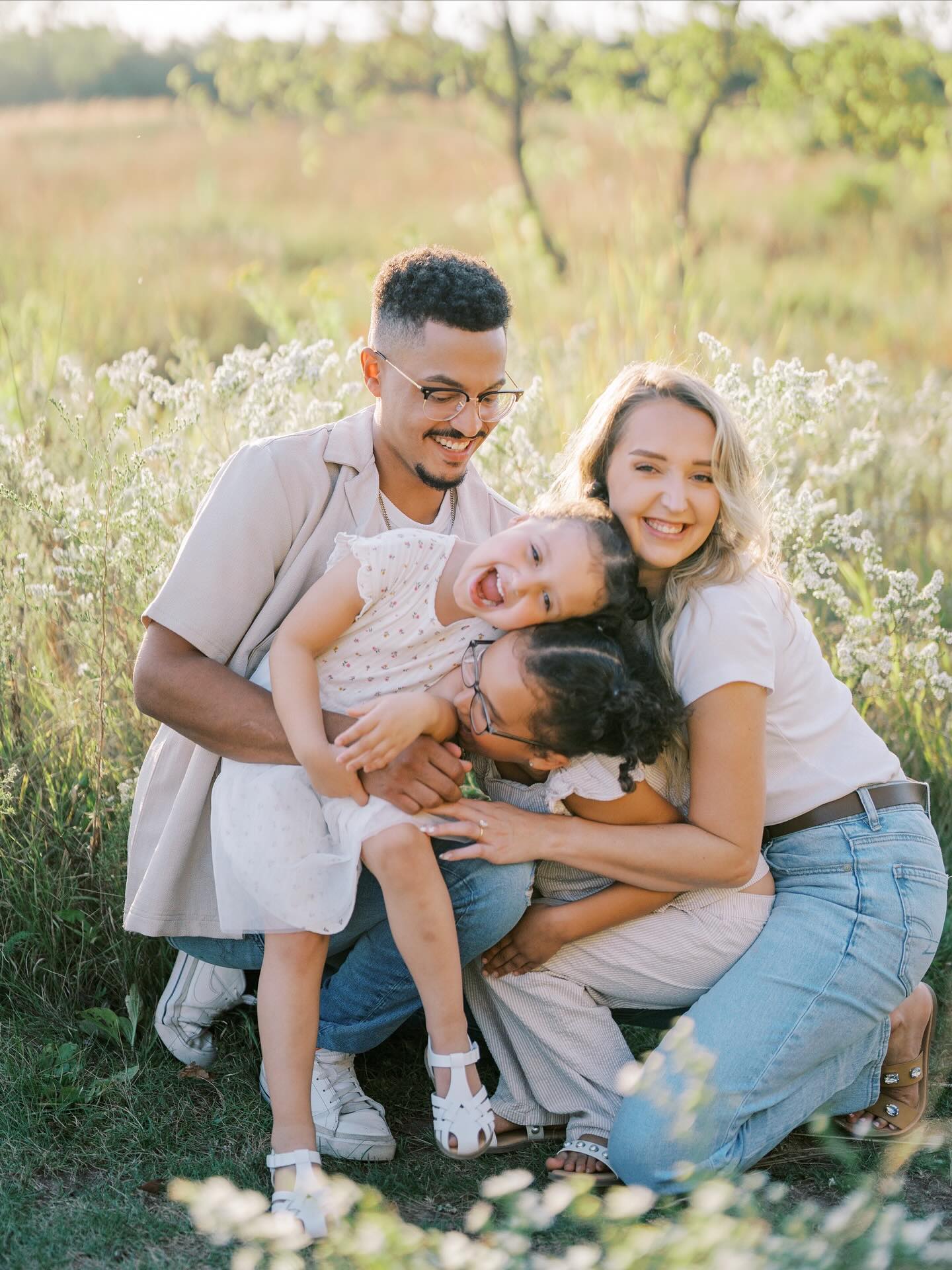 There’s nothing sweeter than the kind of love that radiates through laughter and gentle hugs. Capturing families just being themselves—the joy, the chaos, the connection—is what fills my heart every single time. 💛
#greenbayfamilyphotographer #greenbaymotherhoodphotographer #greenbaynewbornphotographer #greenbaymaternityphotographer #taylormayphotography