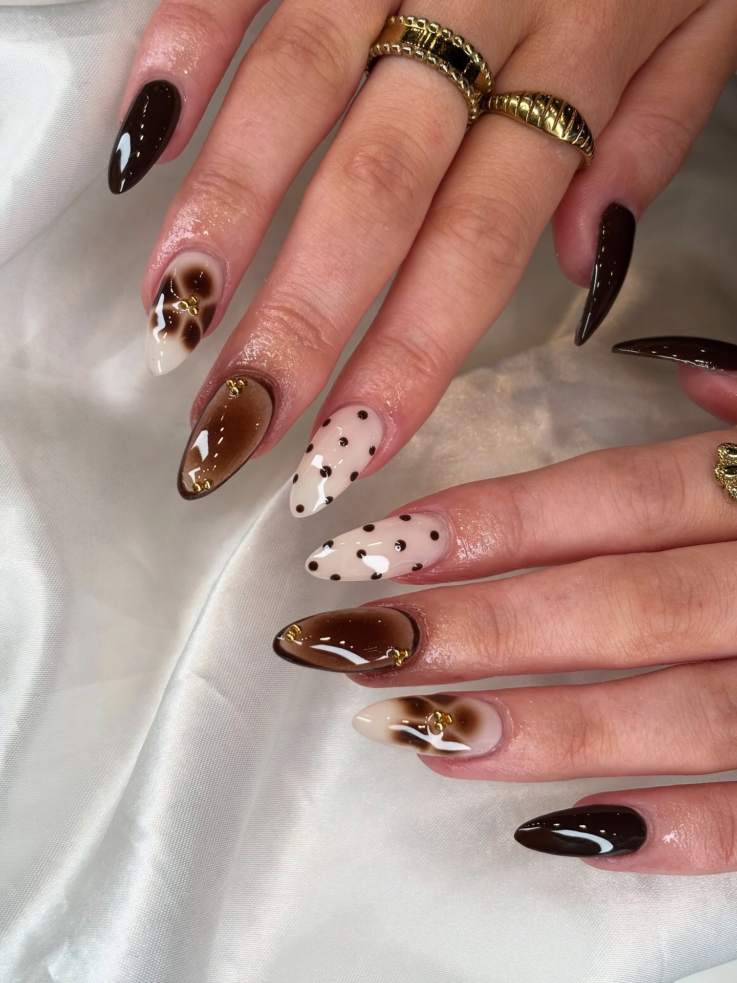 Warm tones for a cozy vibe @robsonnailsspa 🤎
#fall #brown#nailsnailsnails #nailsinstagram #nails💅 #nailsinspo #nailsinstagram #nailsdesigner #nailsdesign #nailsoftheweek #nailstyle #nailstrend #nailstrending #polkadots