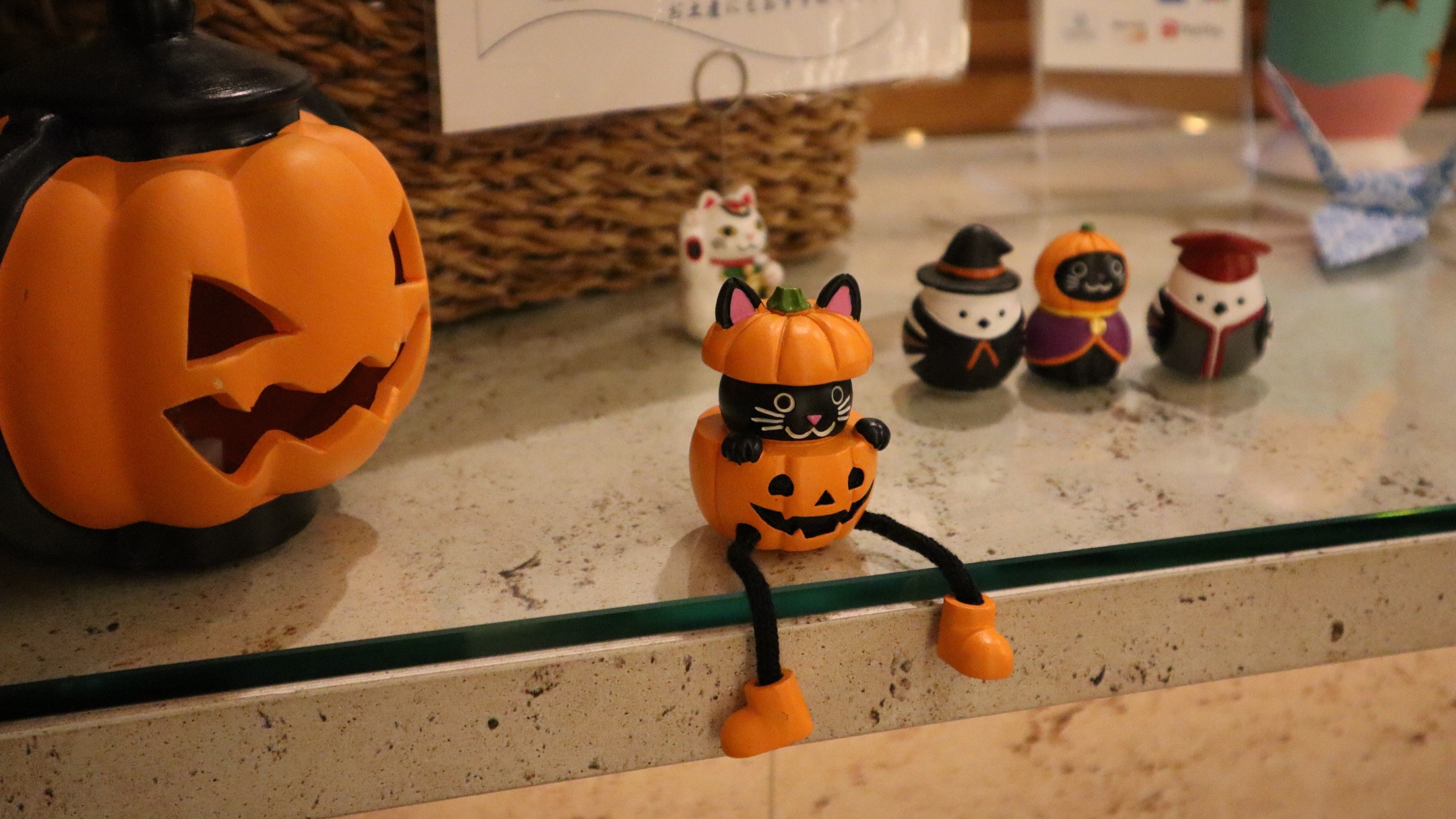 🎃👻 Halloween has taken over the hostel! We’ve decked out every corner with spooky decorations to give you the perfect cozy (and creepy) vibe. Come experience the frightfully fun atmosphere with us! 🕸️🕷️
======================
Where elegance meets adventure, and every stay feels like home.
📩 contact
contact.hostel-osaka@meishin-group.co.jp
☎ 06-4301-5466
======================
#halloween2025 #民泊 #ホステル #ホステル暮らし #hostel #hostellife #travel #travelawesome #トラベル #大阪旅行 #japan #osaka #오사카온천 #osakajapan #大阪観光 #日本 #온천여행 #トラベルスタイル #トラベルグラマー #バックパッカー #backpacking #ınstatravel #explorepage #explore #ınstagood #amazing #南森町 #梅田