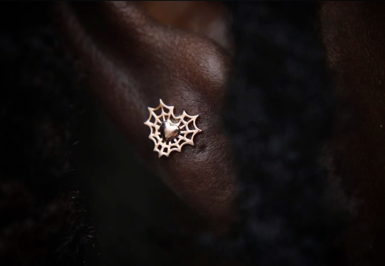 High lobe with a 14k Rose Gold Caught ya end 🕸️♥️🔥👌
#safepiercing #legitbodyjewelry #lifetimeguaranteed #piercingbowlinggreen